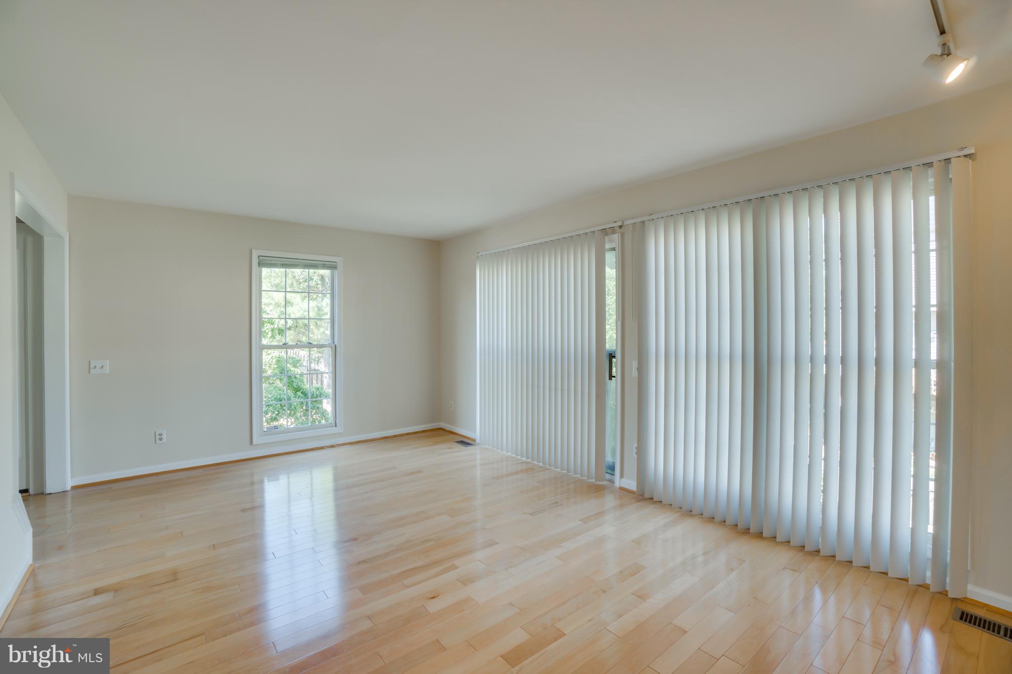 SPRING KNOLL - Residential