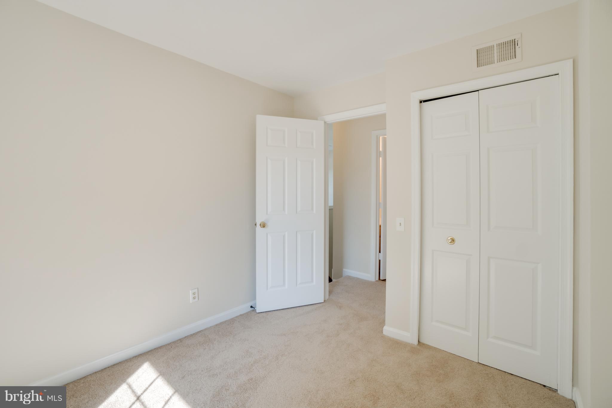 SPRING KNOLL - Residential