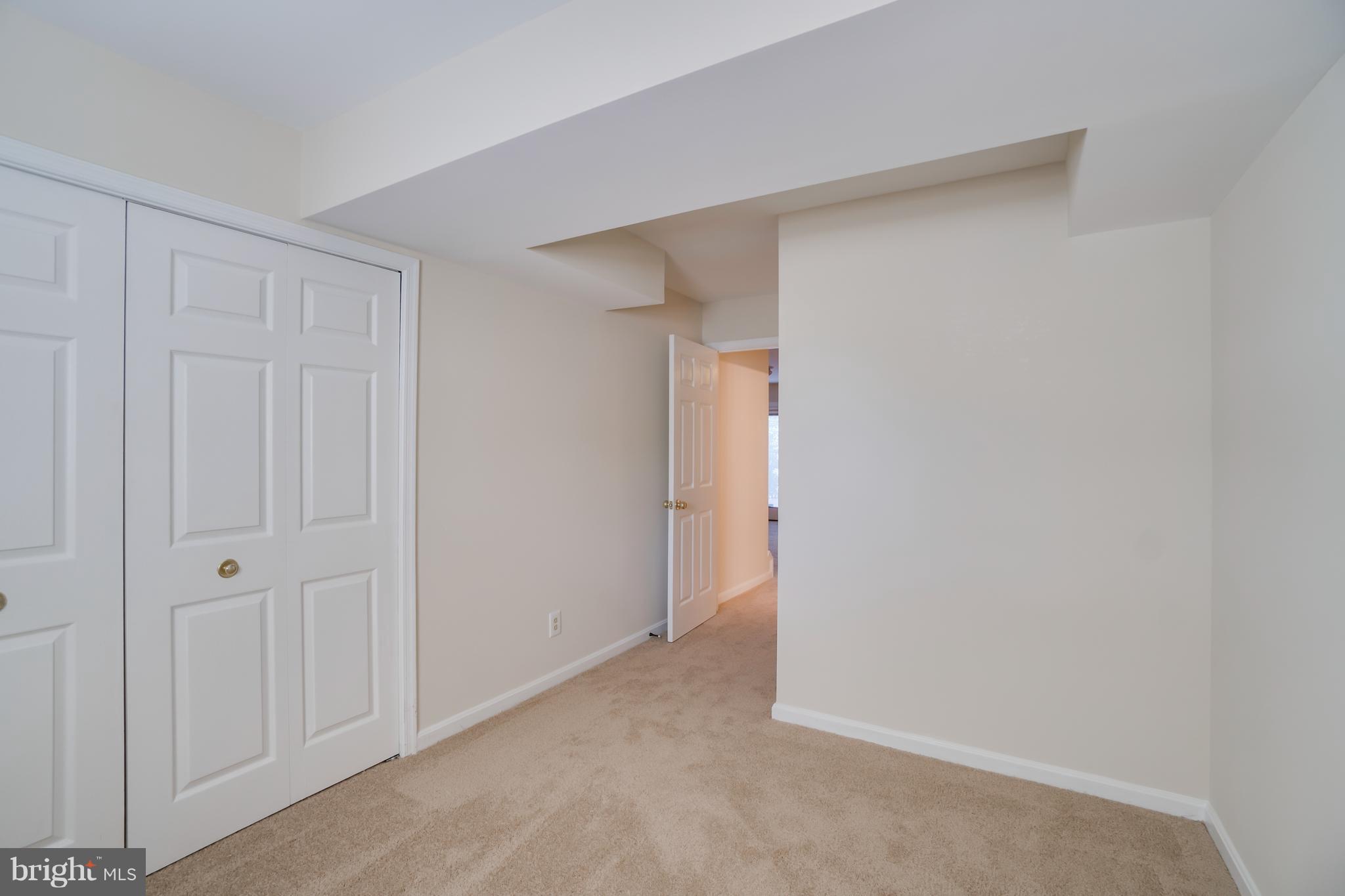 SPRING KNOLL - Residential