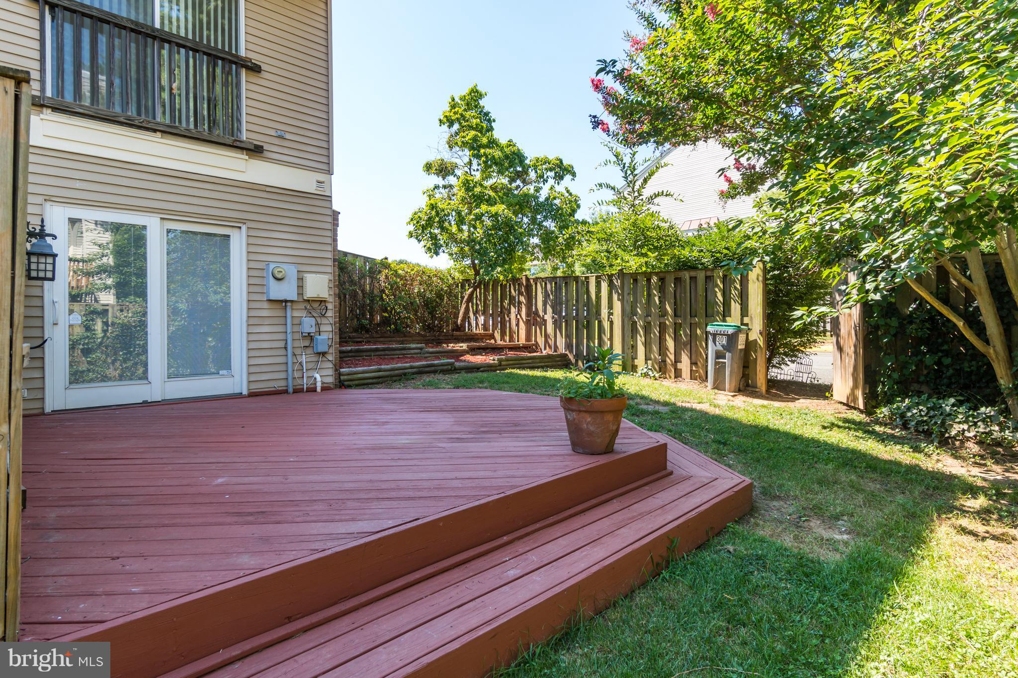 SPRING KNOLL - Residential