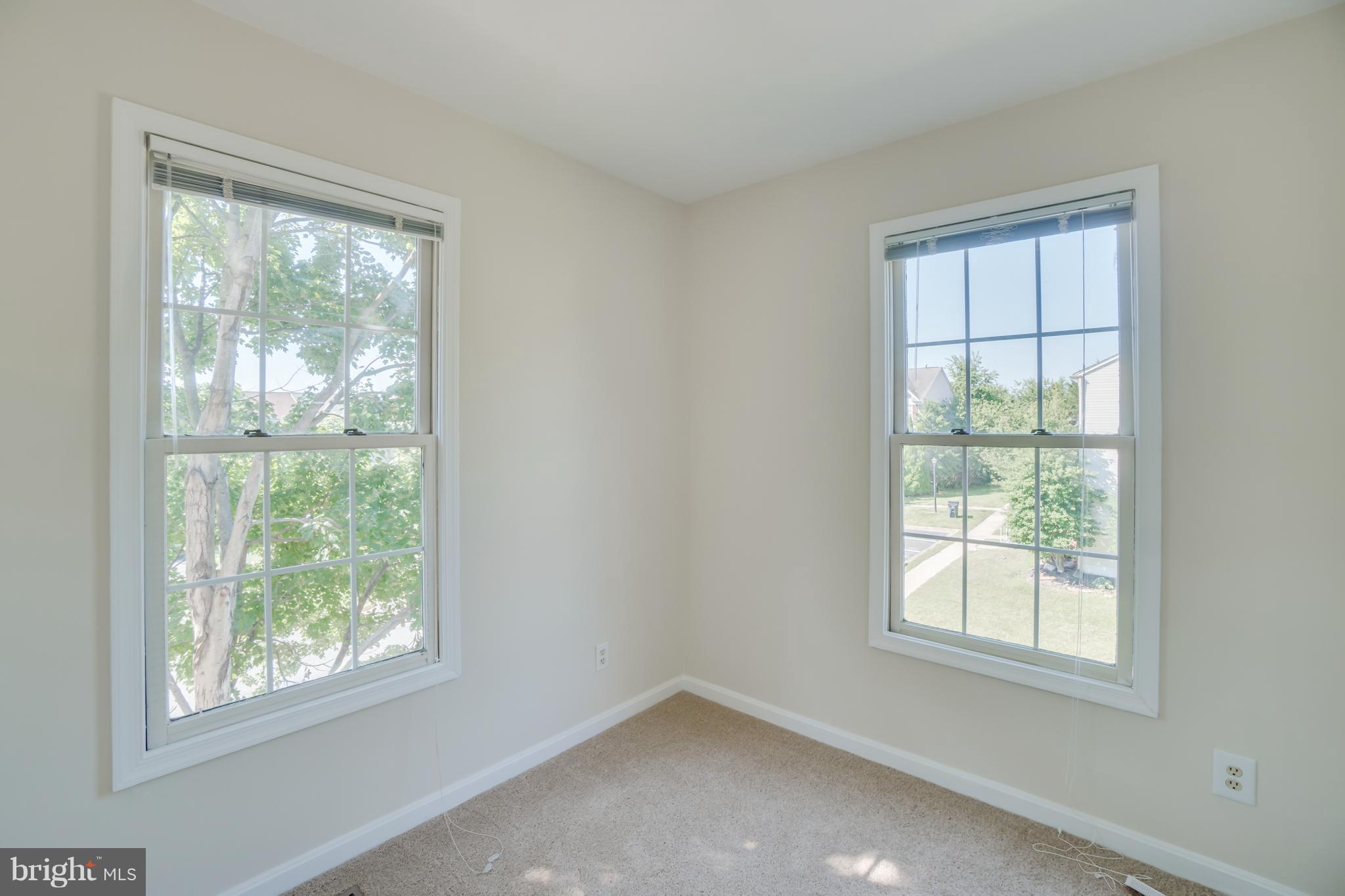 SPRING KNOLL - Residential