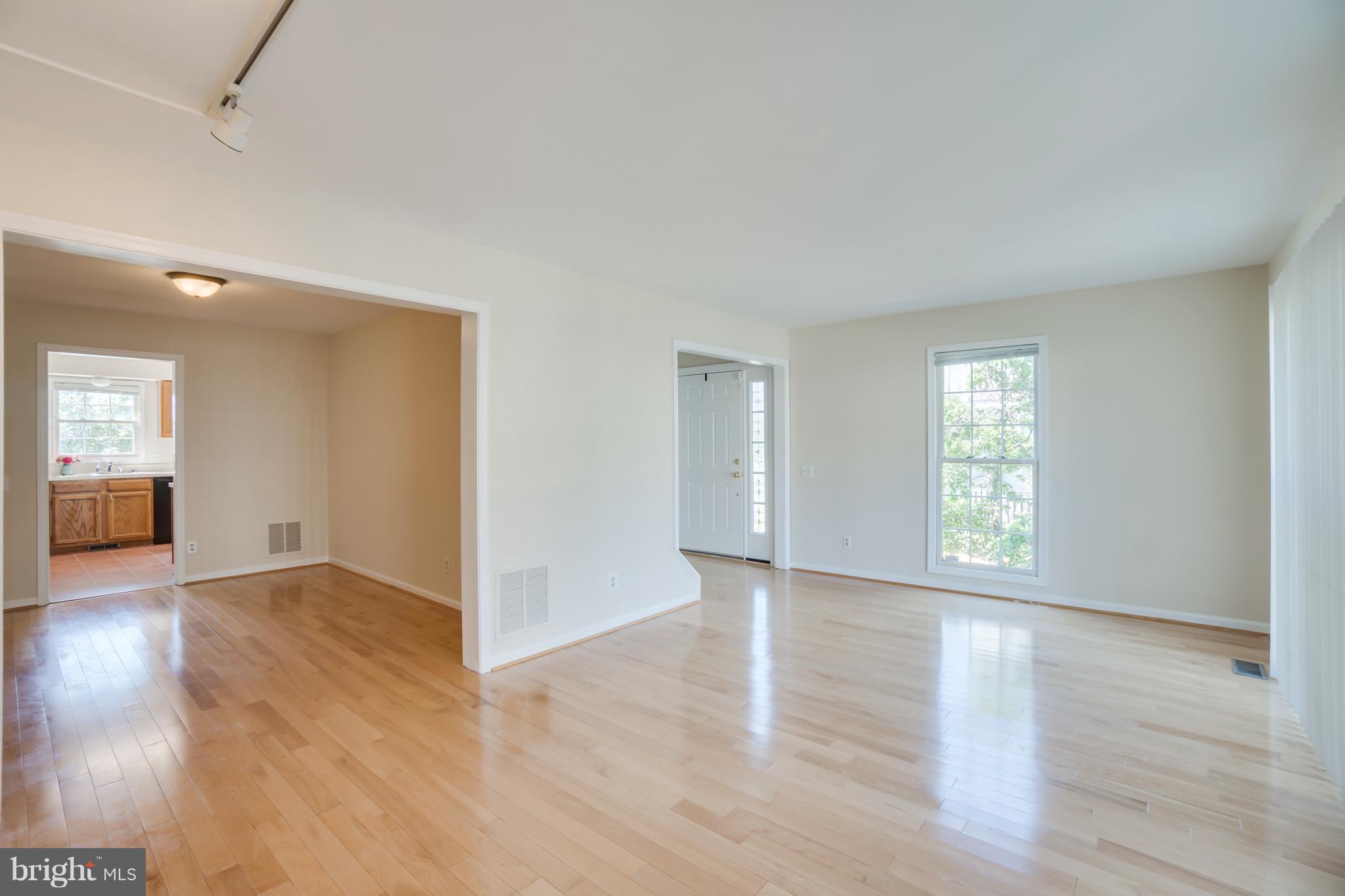 SPRING KNOLL - Residential