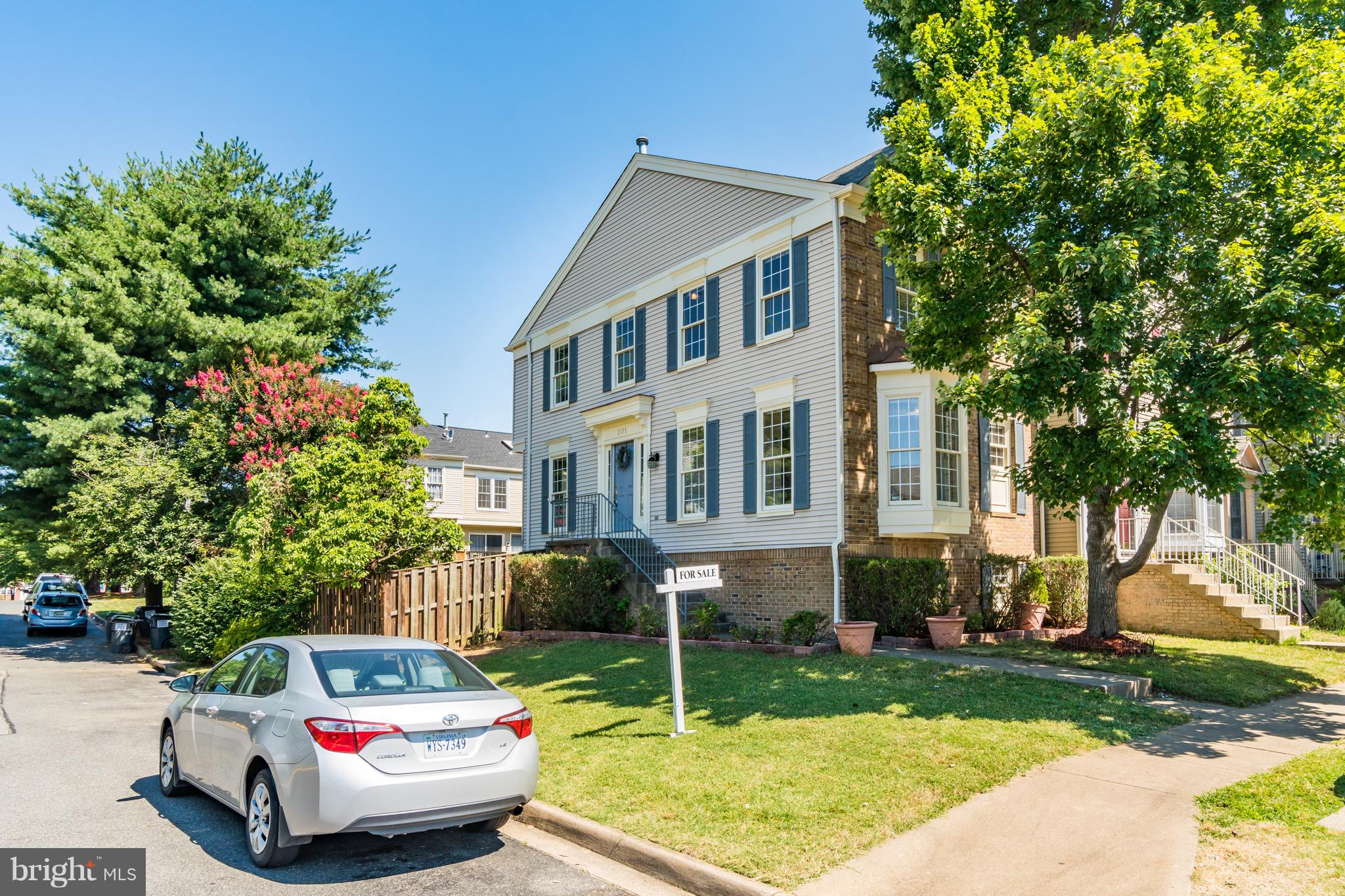 SPRING KNOLL - Residential