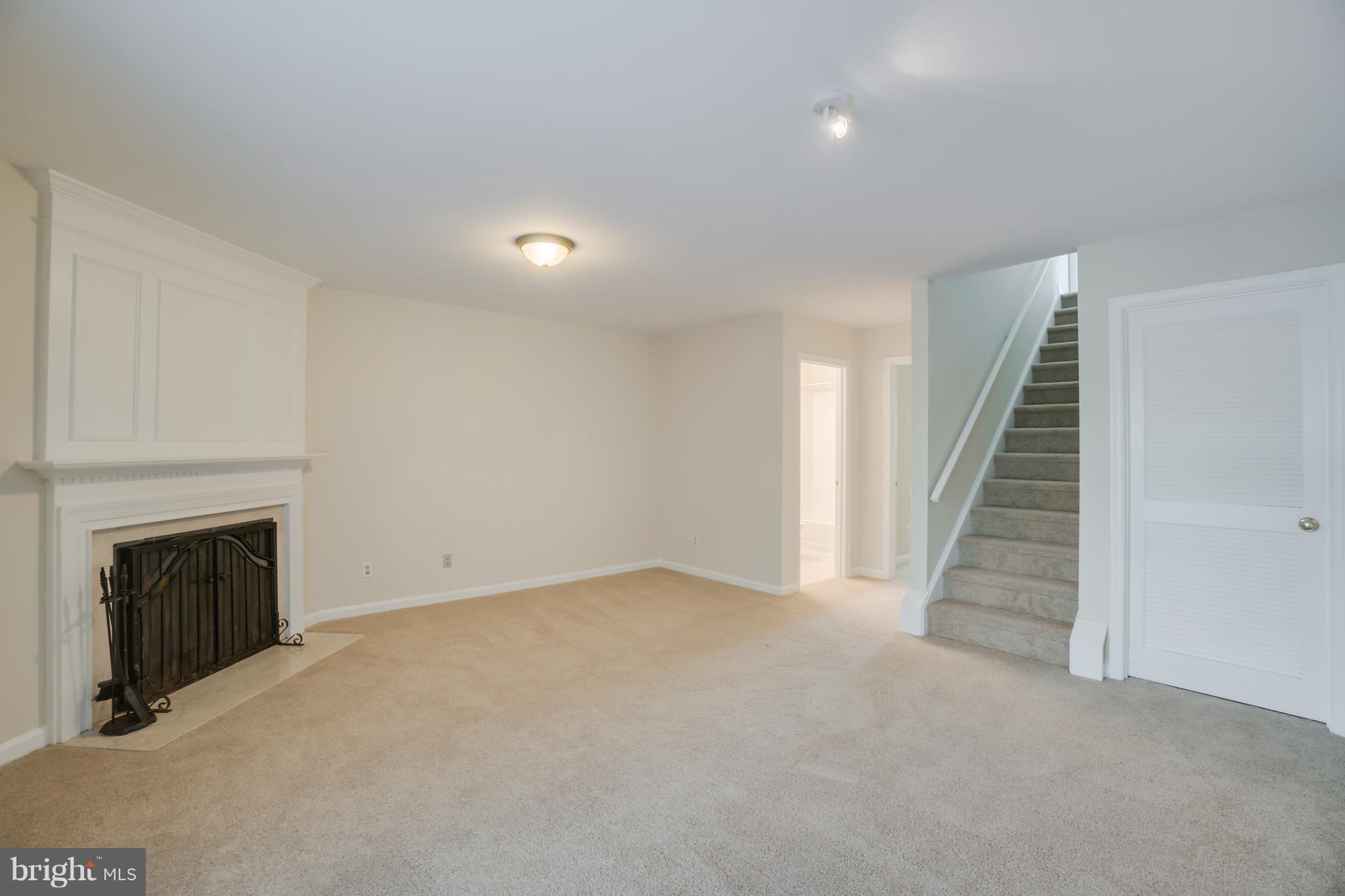 SPRING KNOLL - Residential