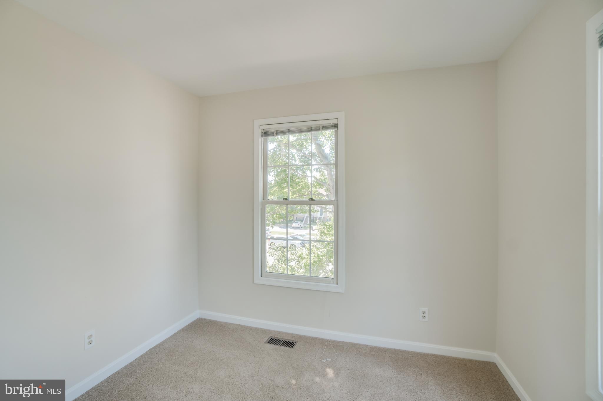 SPRING KNOLL - Residential