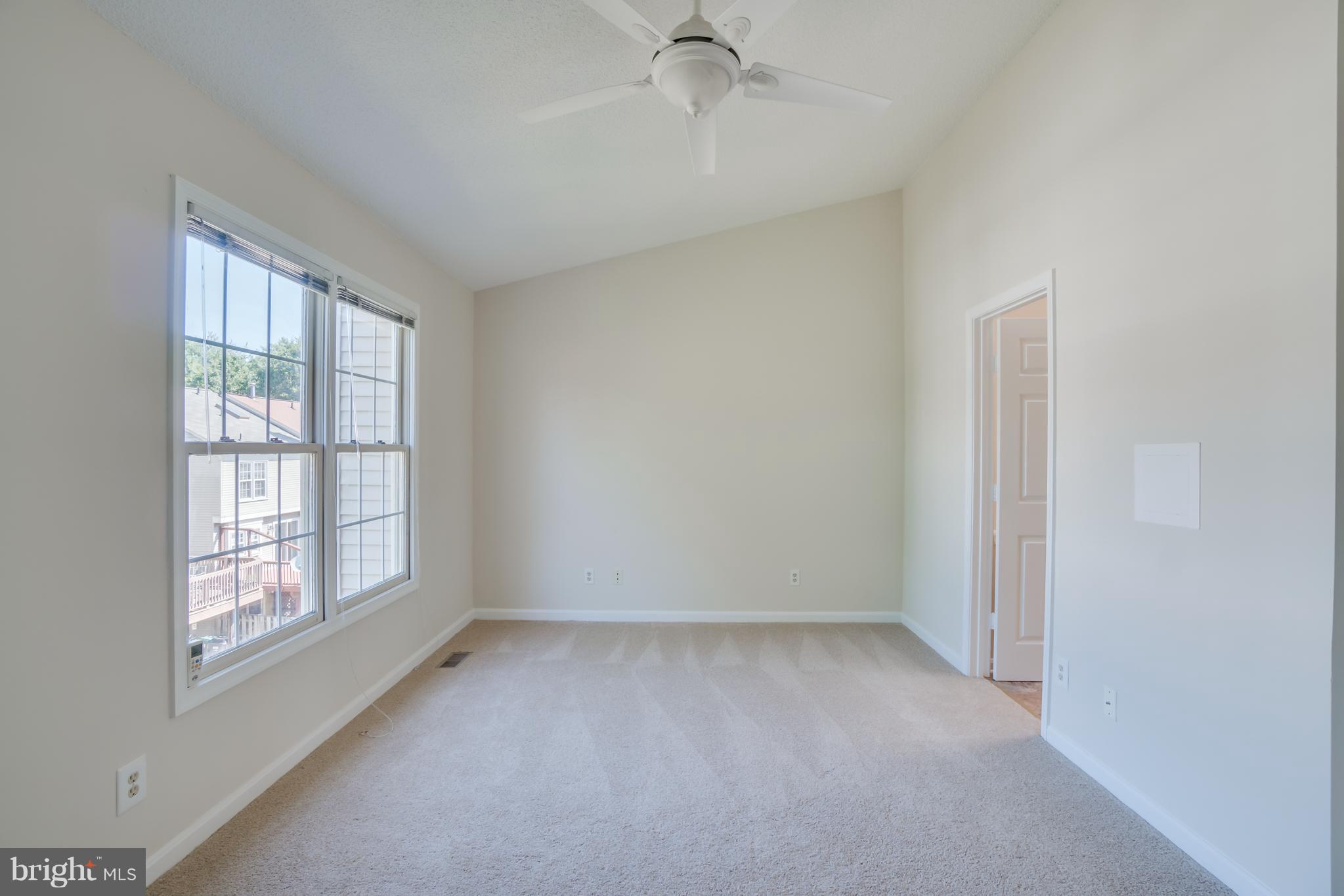 SPRING KNOLL - Residential