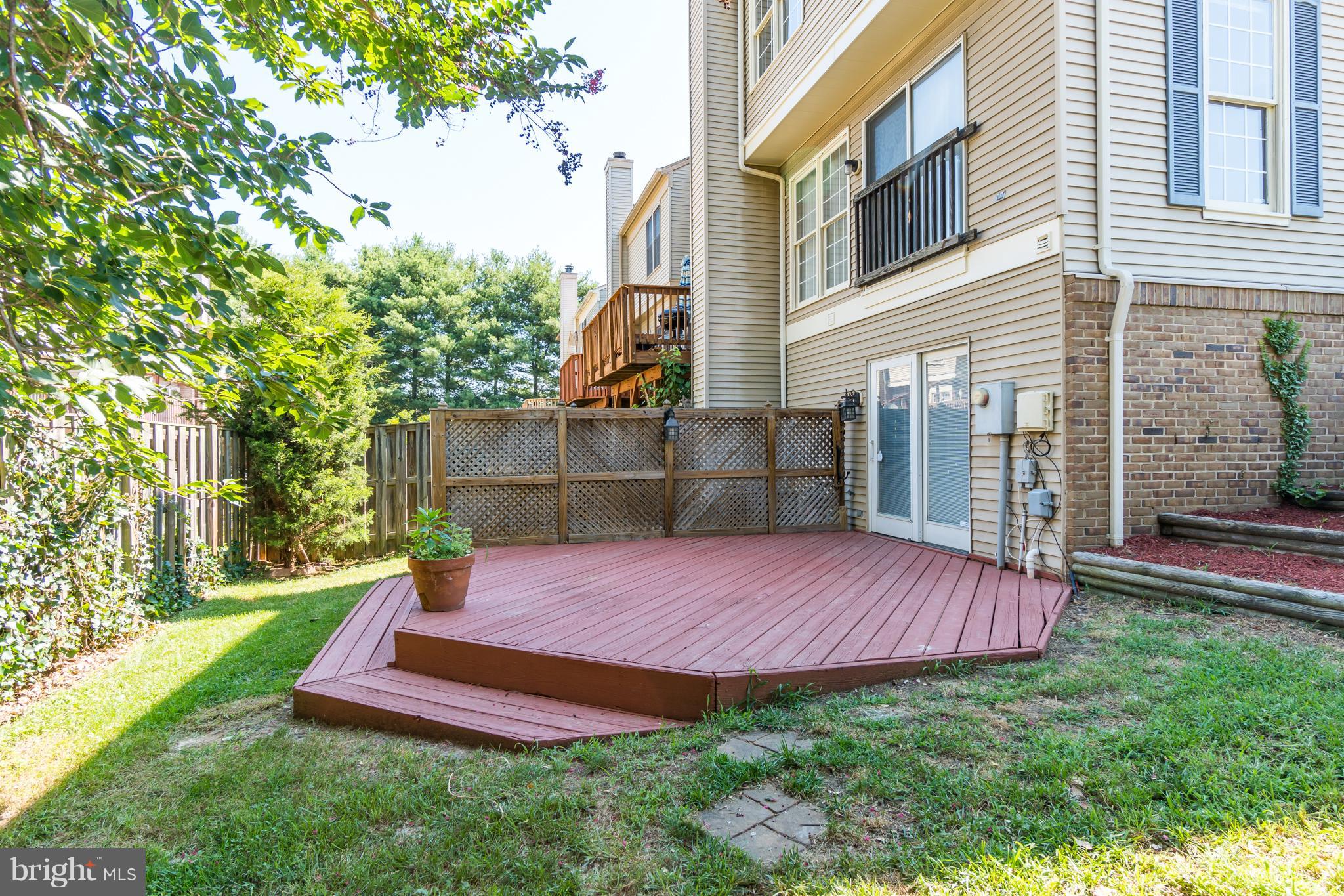 SPRING KNOLL - Residential