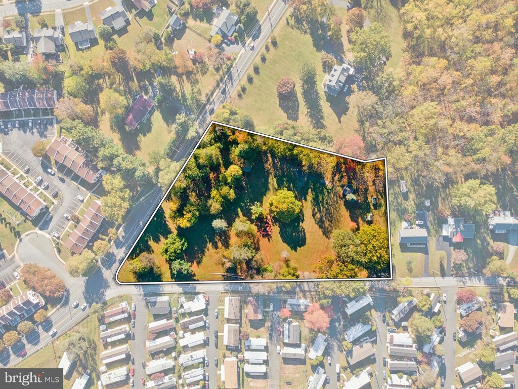 Photo of 887 Red Hill Rd, ASTON, PA 19014 (MLS # PADE2102372)