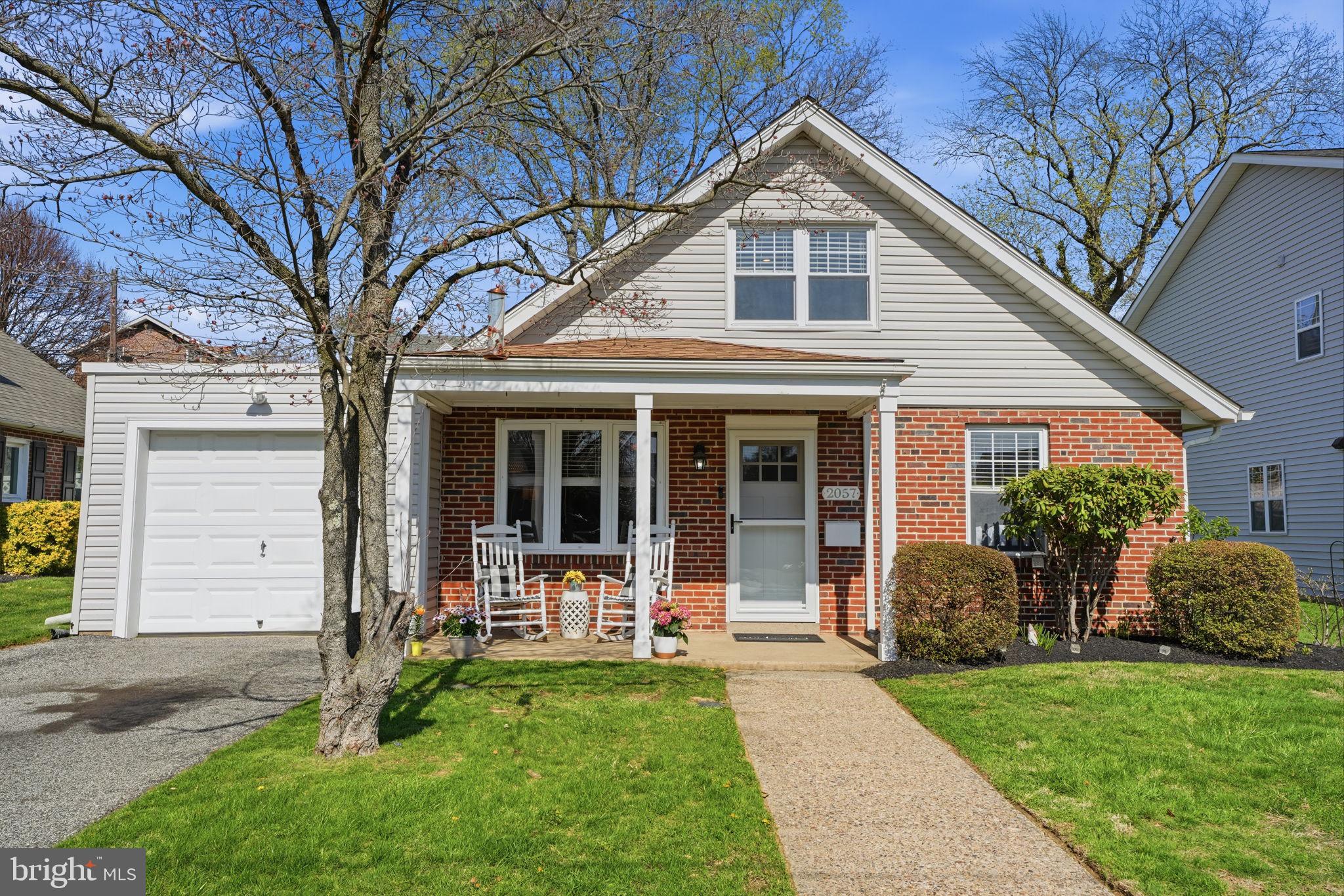 2057 PARKDALE AVENUE