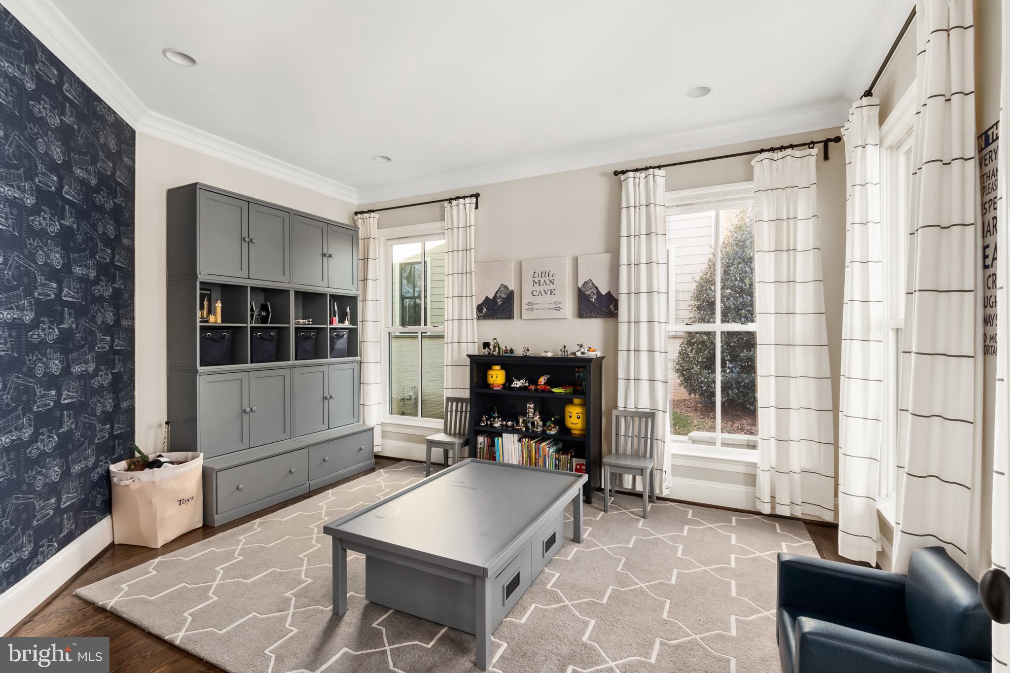 CHESTERBROOK MANOR - Residential