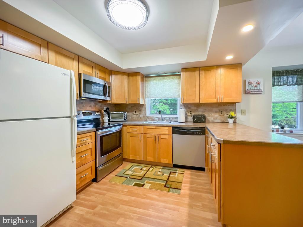 WOODLYN CROSSING - Residential