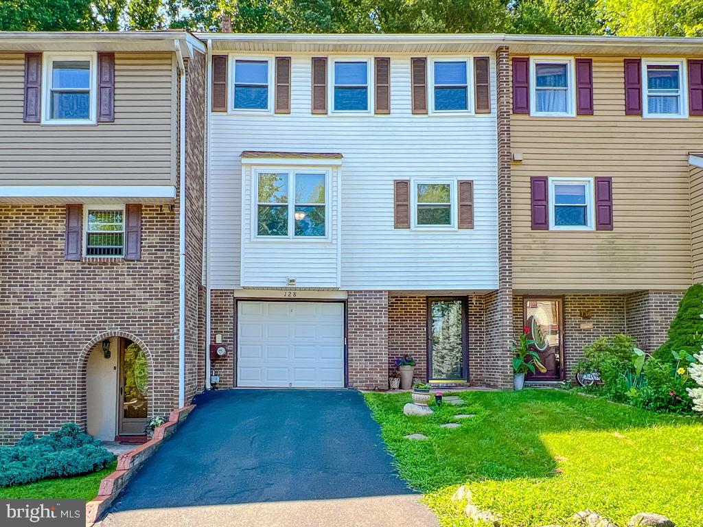 WOODLYN CROSSING - Residential