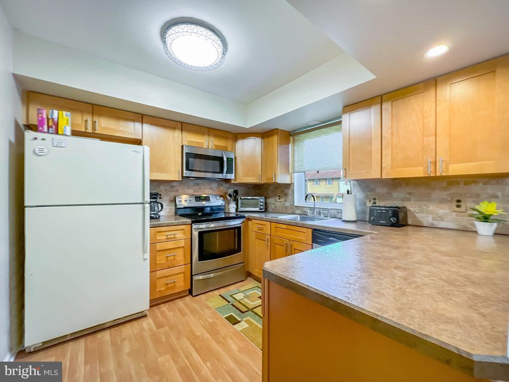 WOODLYN CROSSING - Residential