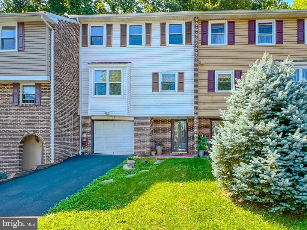 WOODLYN CROSSING - Residential