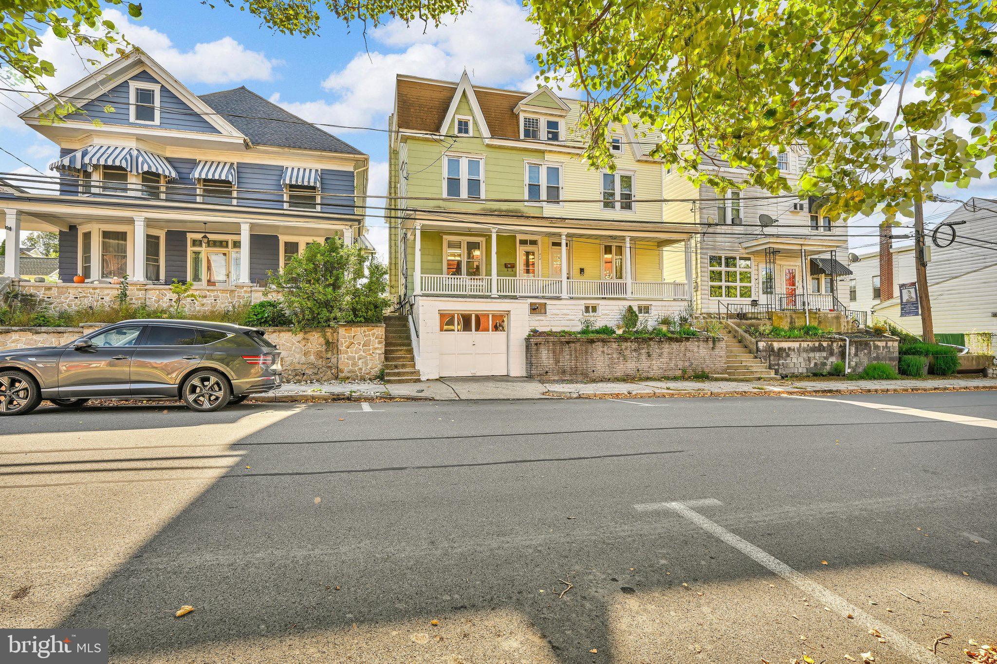 212 N WARREN STREET