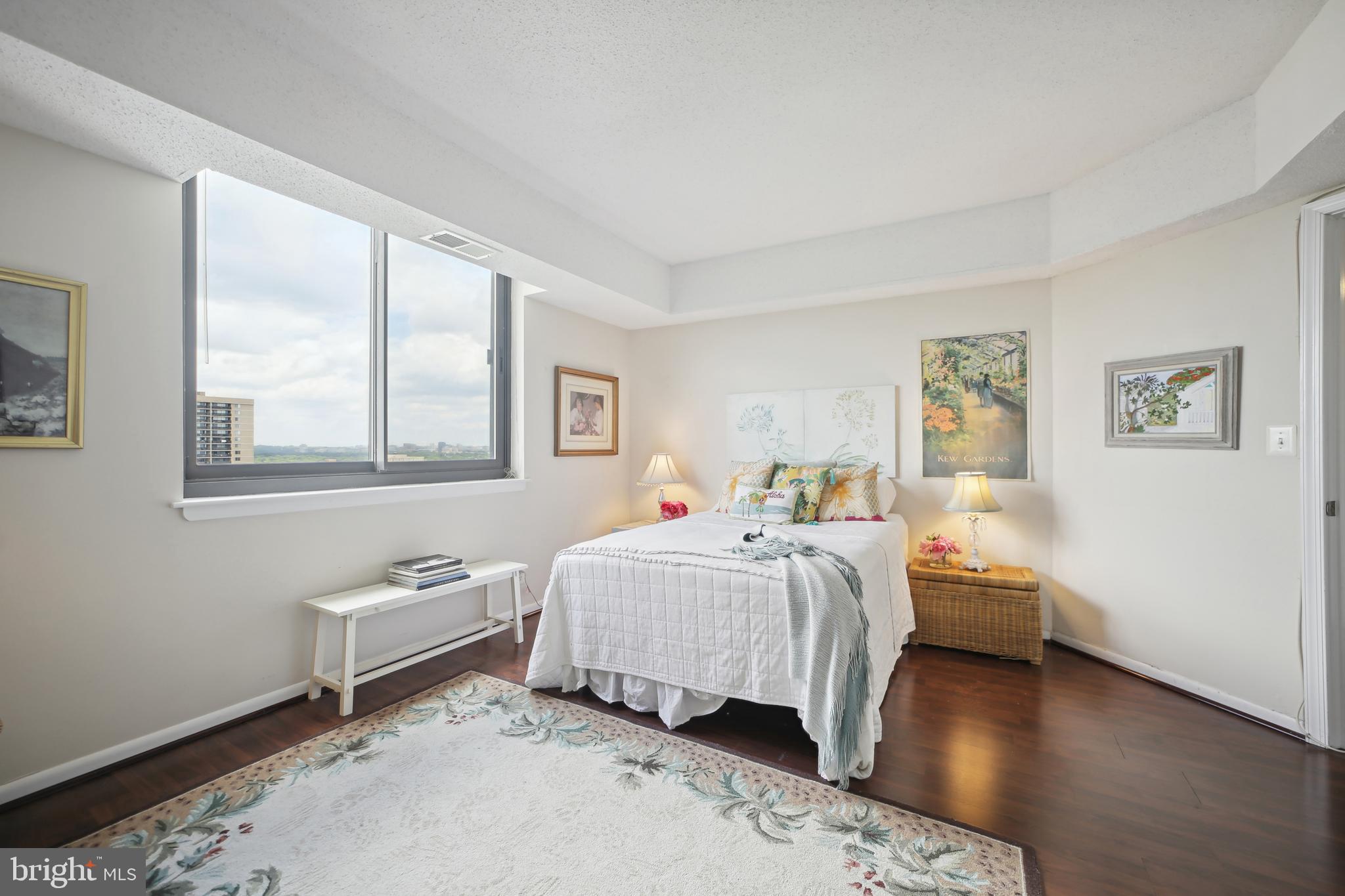 SKYLINE SQUARE CONDO - Residential