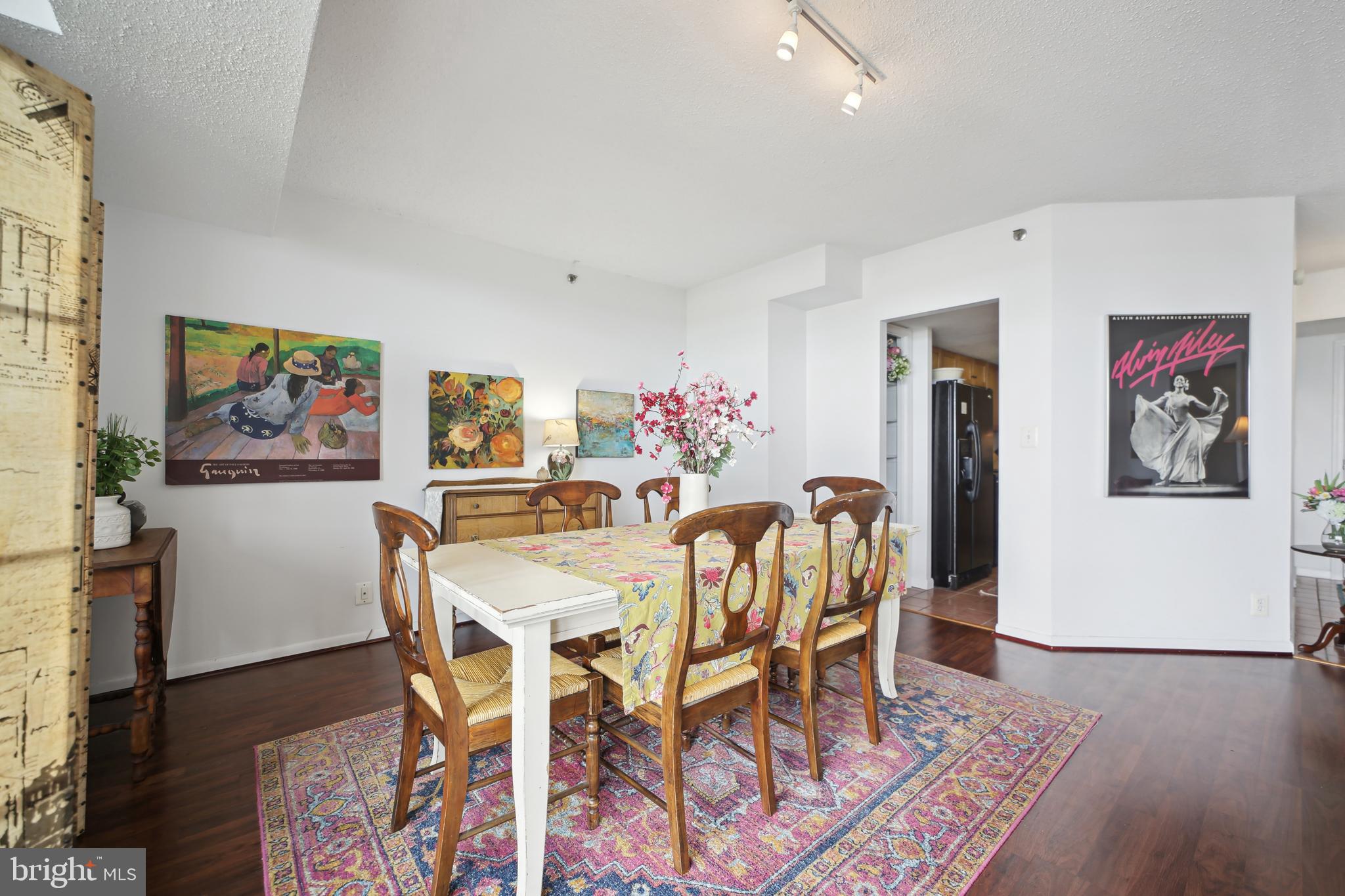 SKYLINE SQUARE CONDO - Residential