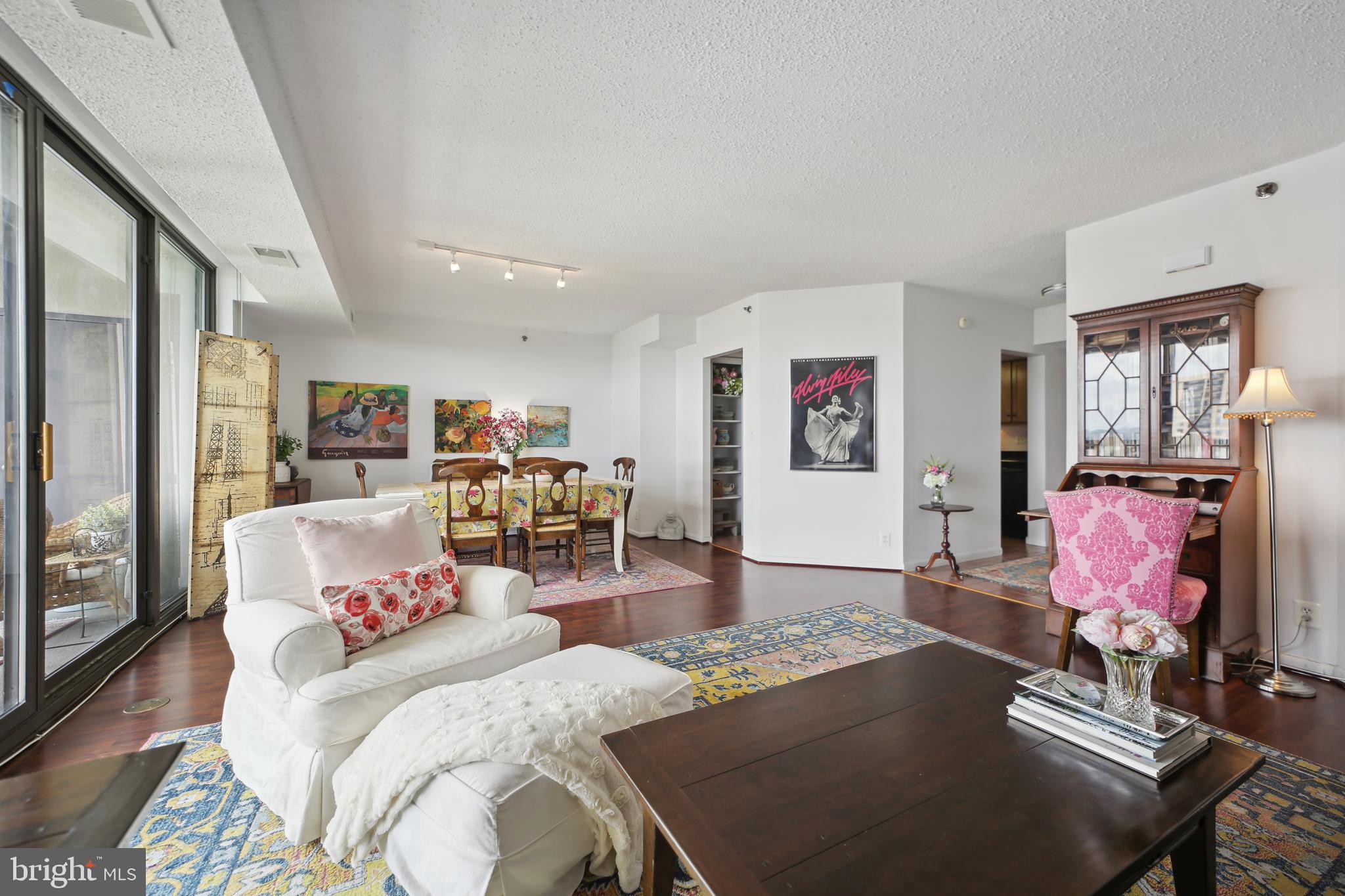 SKYLINE SQUARE CONDO - Residential