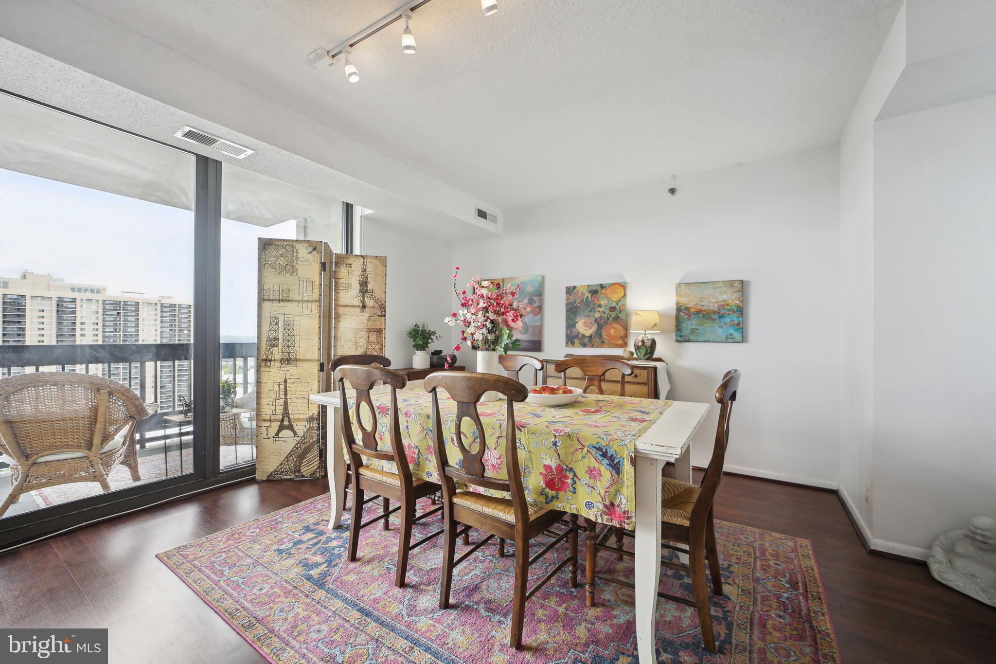 SKYLINE SQUARE CONDO - Residential