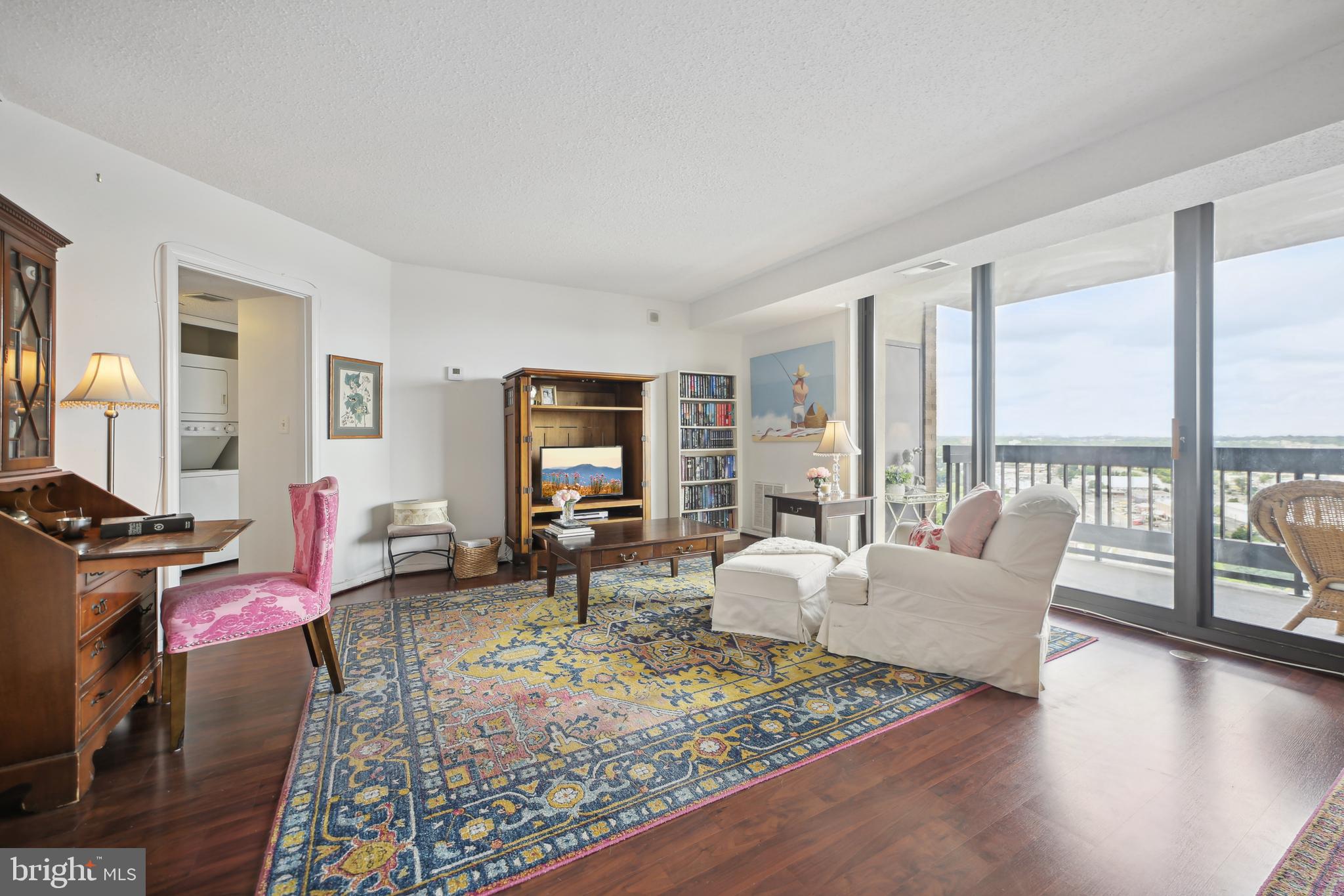 SKYLINE SQUARE CONDO - Residential