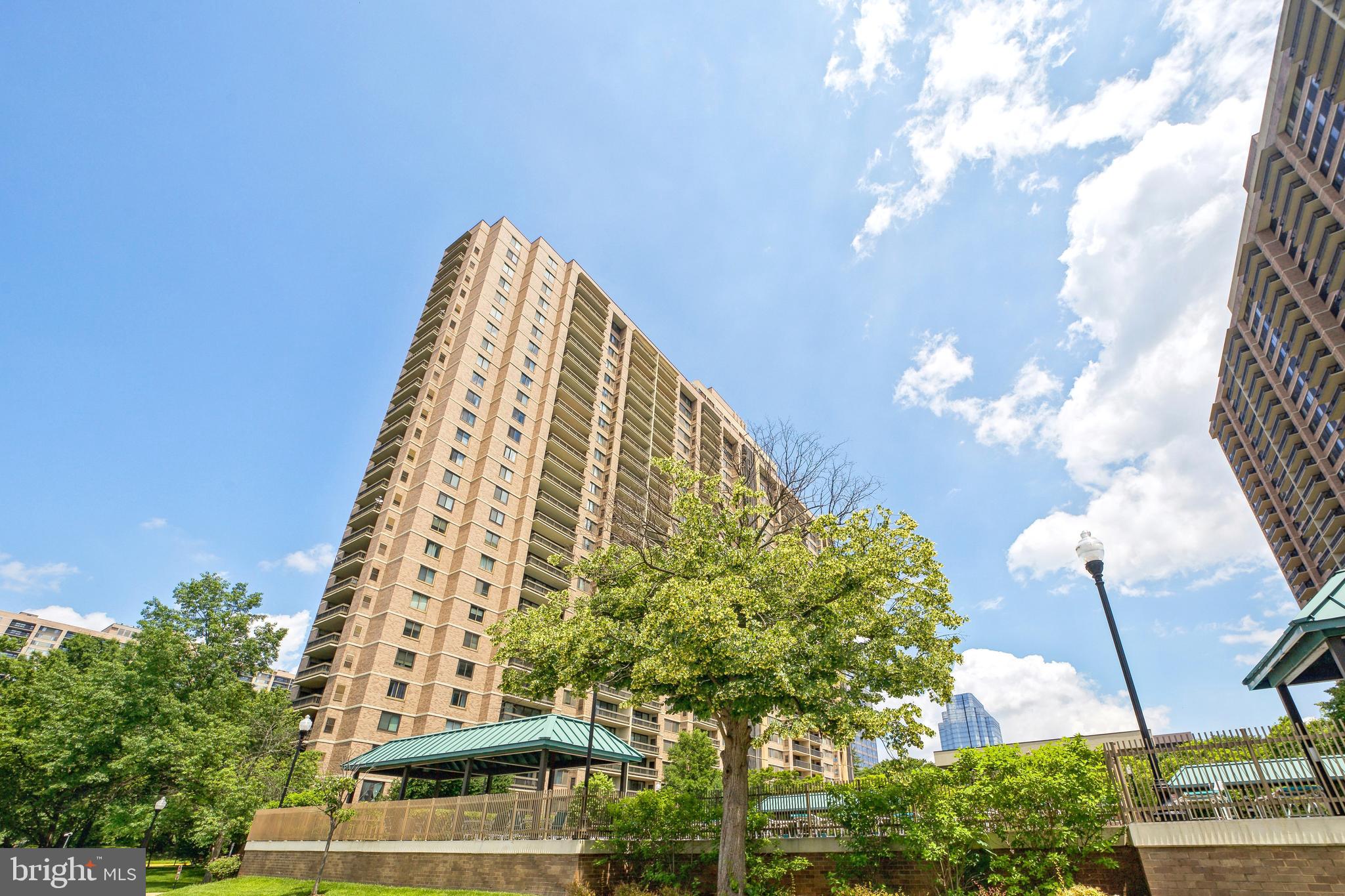 SKYLINE SQUARE CONDO - Residential