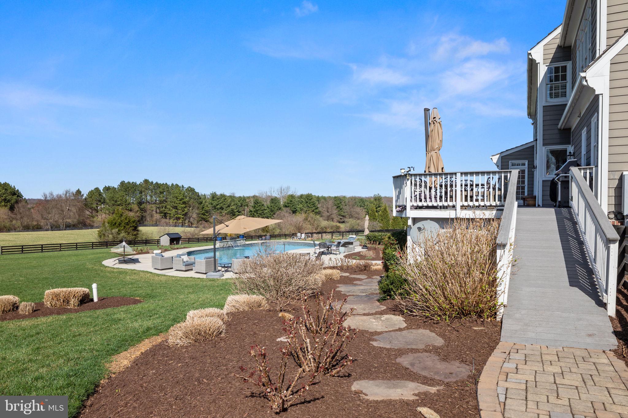 HUNTING HILL FARMS - Residential