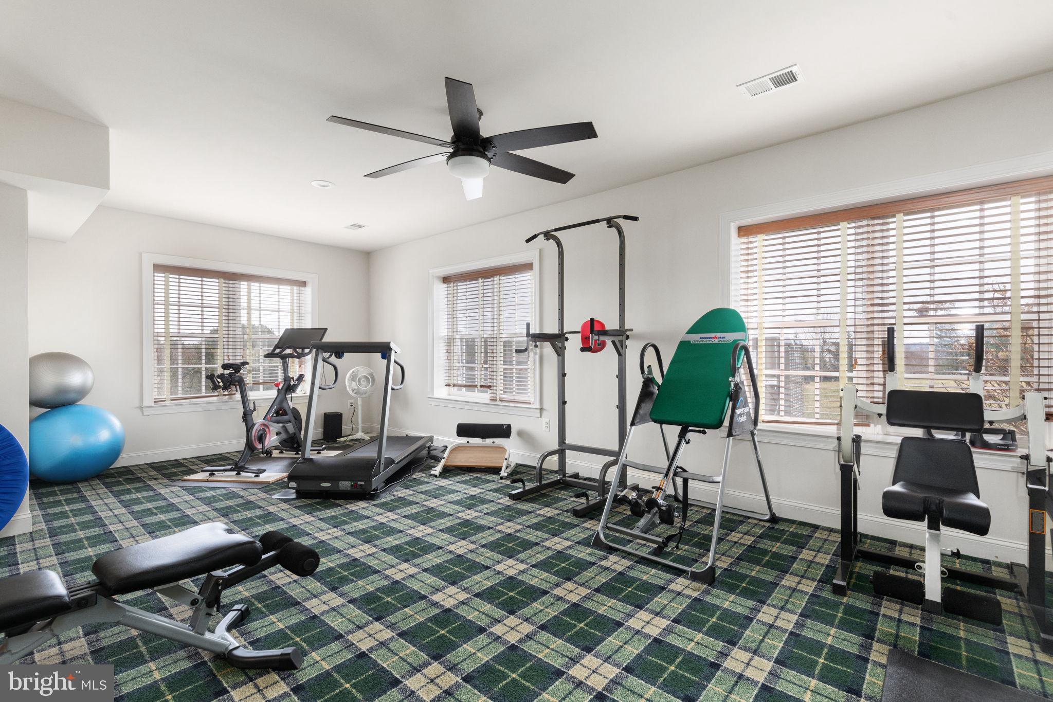 HUNTING HILL FARMS - Residential