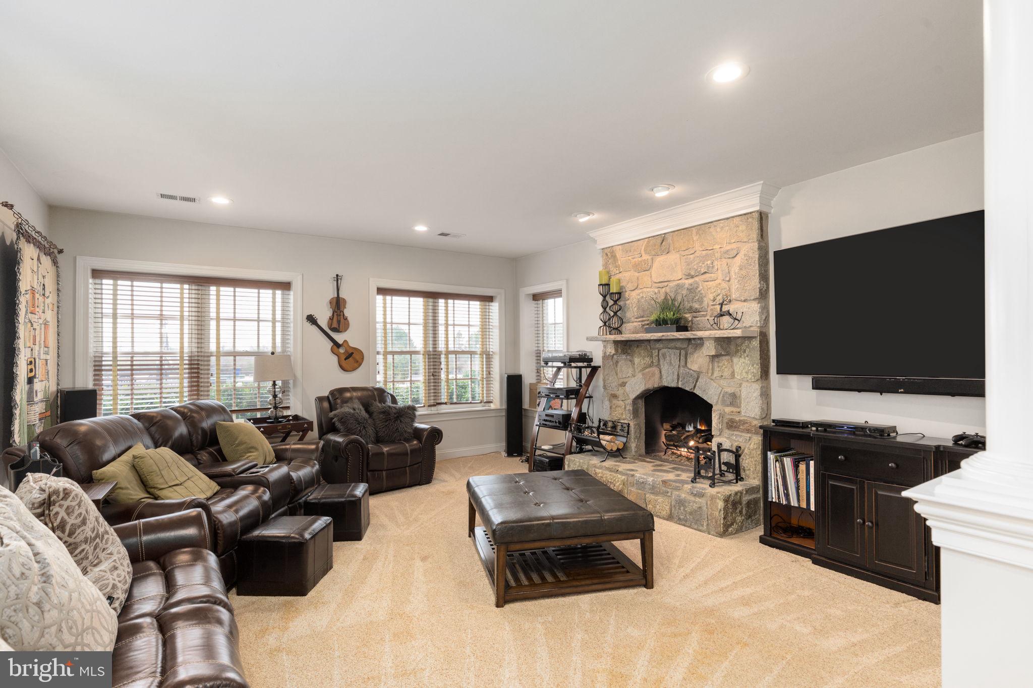 HUNTING HILL FARMS - Residential