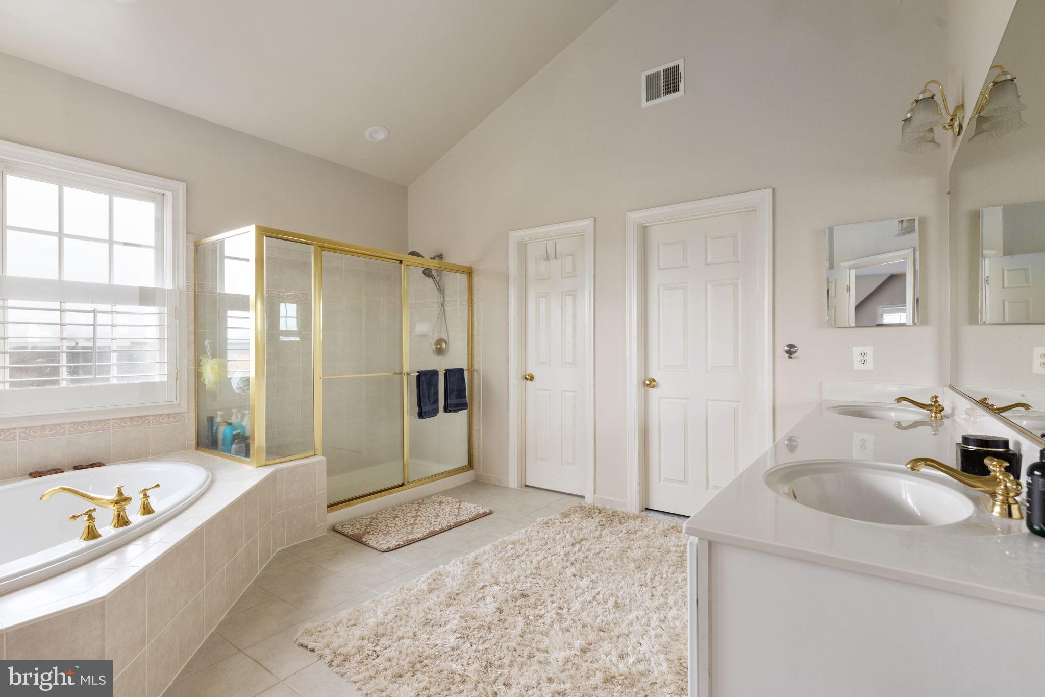 HUNTING HILL FARMS - Residential