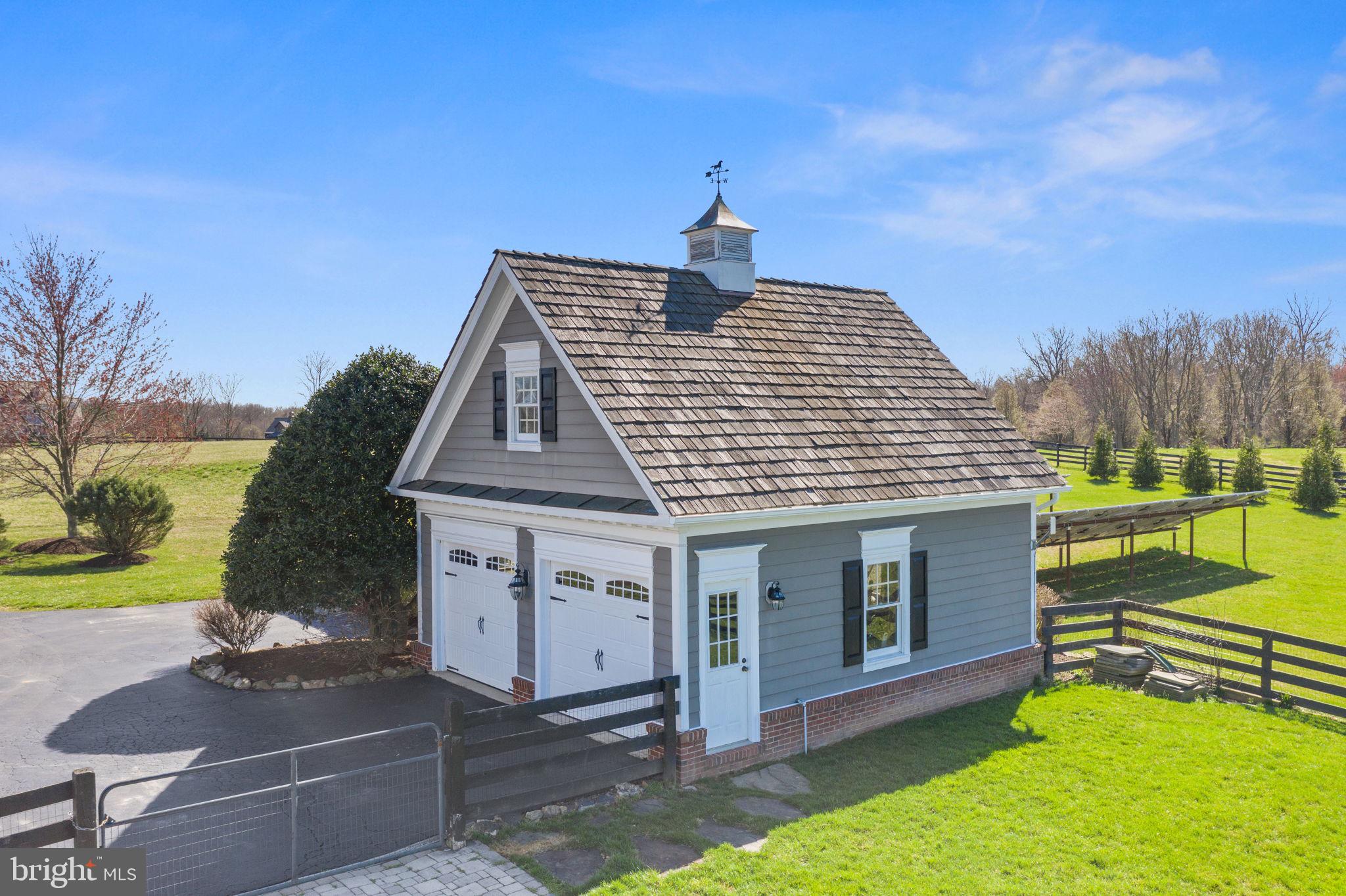 HUNTING HILL FARMS - Residential