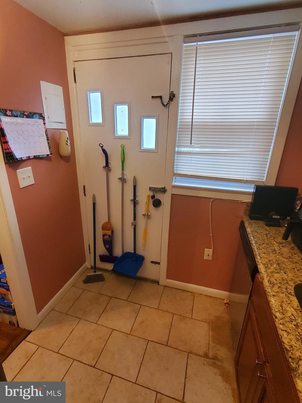 IVERSON SQUARE CONDOMINIUM - Residential