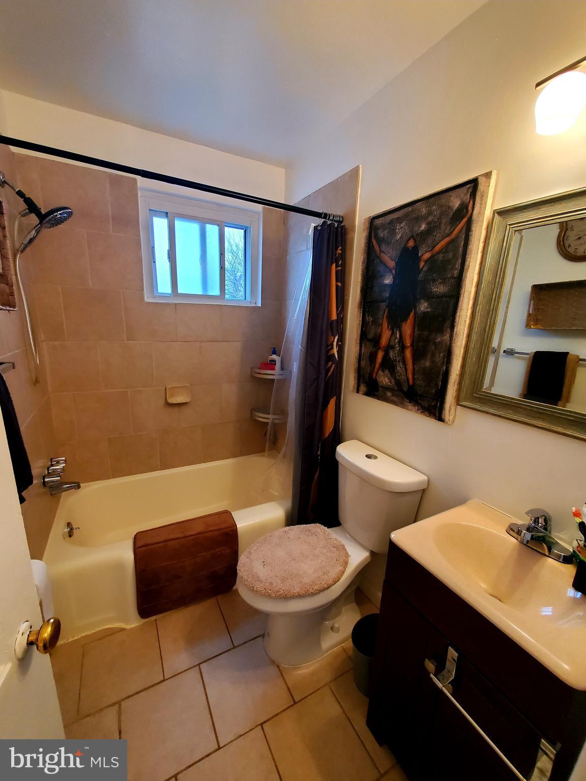 IVERSON SQUARE CONDOMINIUM - Residential