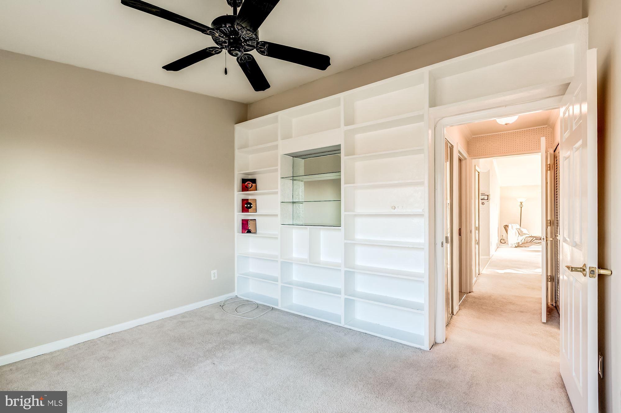 LAKESHORE CONDO - Residential