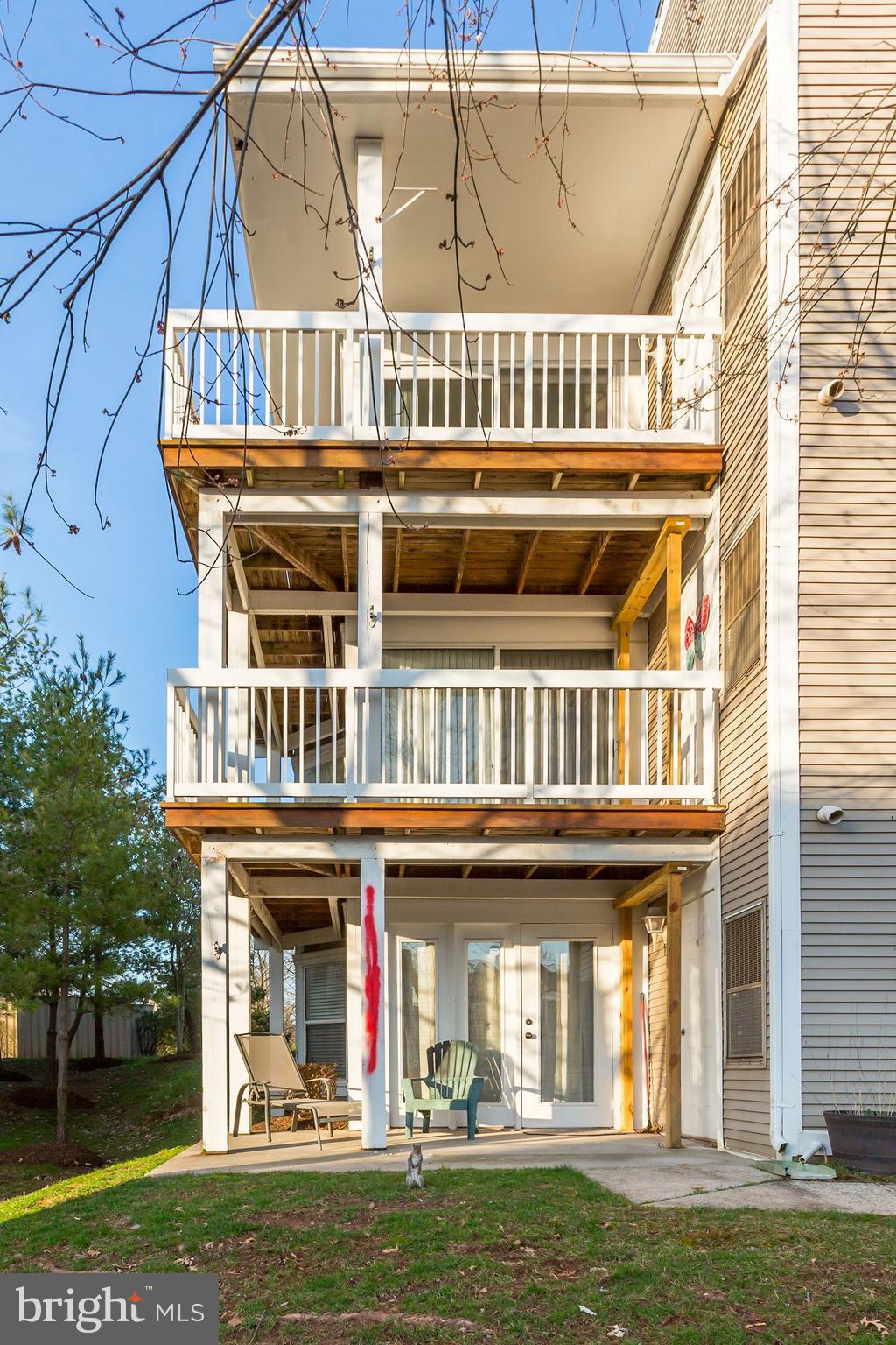 LAKESHORE CONDO - Residential