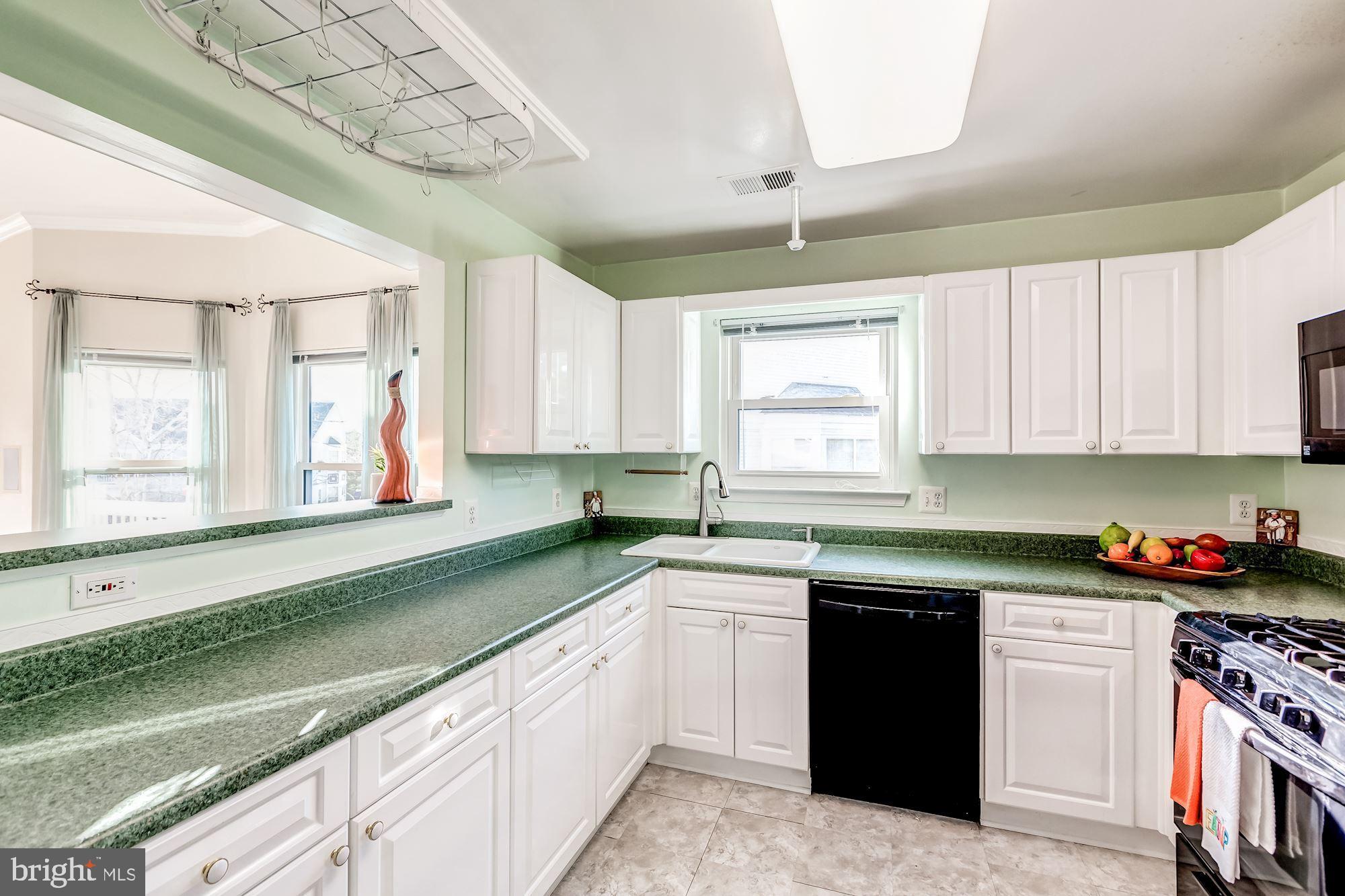 LAKESHORE CONDO - Residential