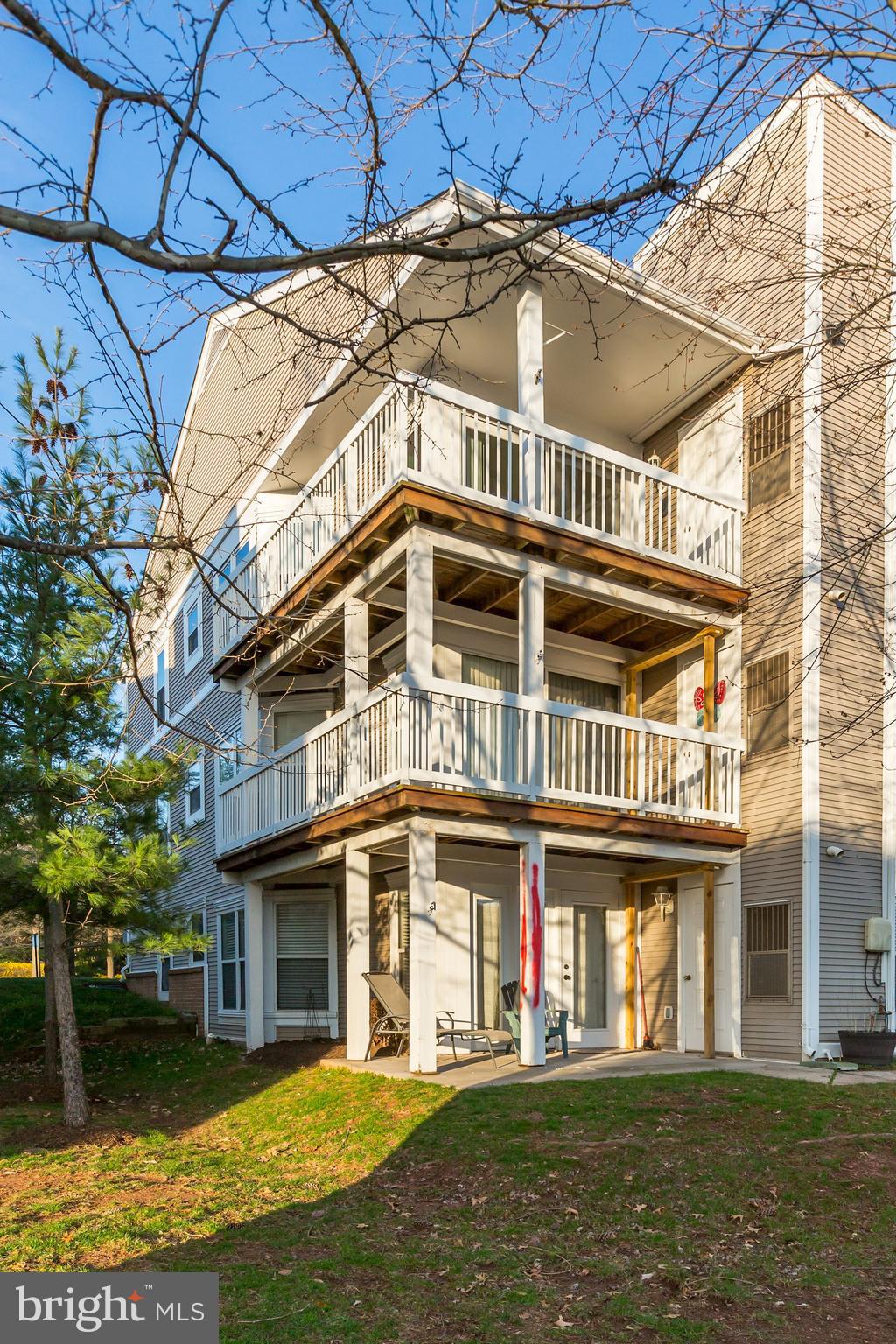 LAKESHORE CONDO - Residential