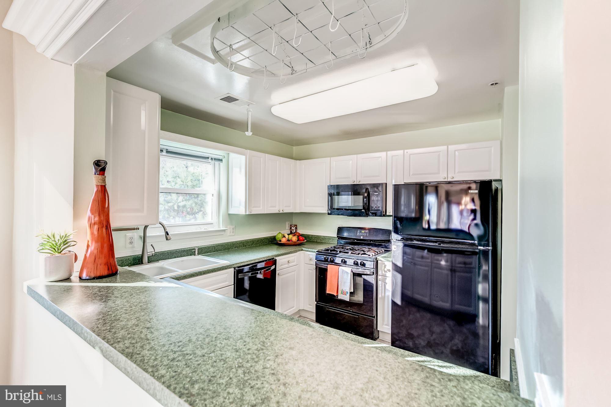 LAKESHORE CONDO - Residential