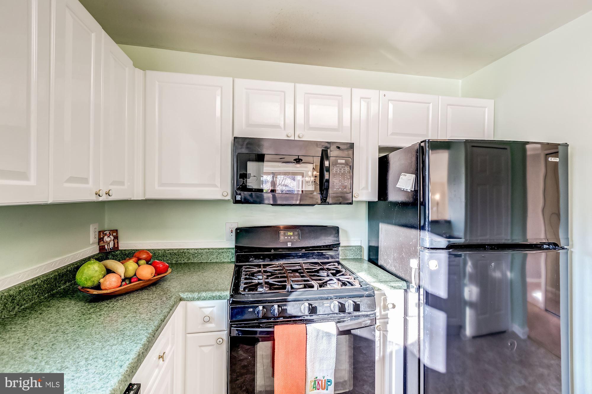 LAKESHORE CONDO - Residential