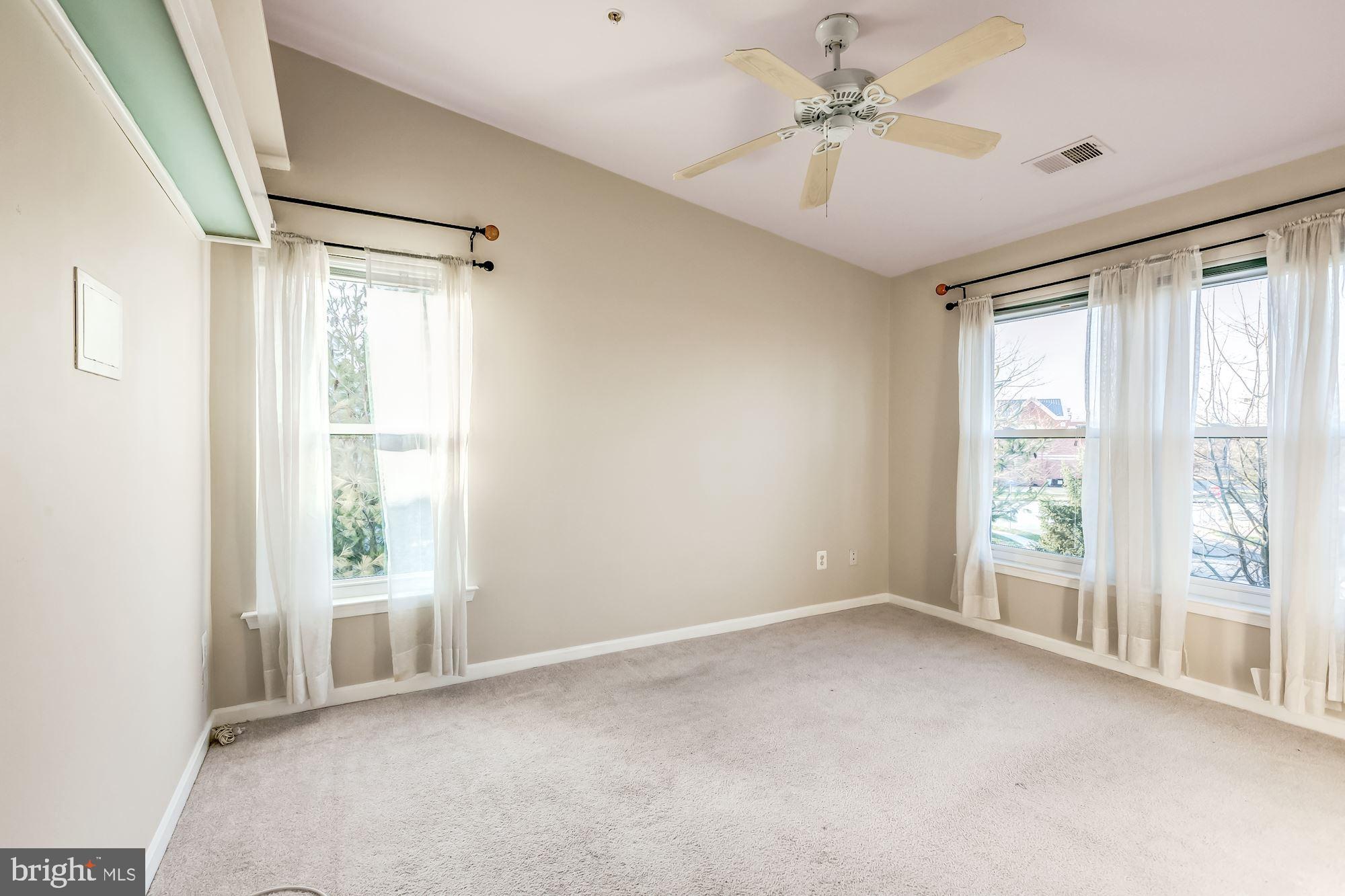 LAKESHORE CONDO - Residential