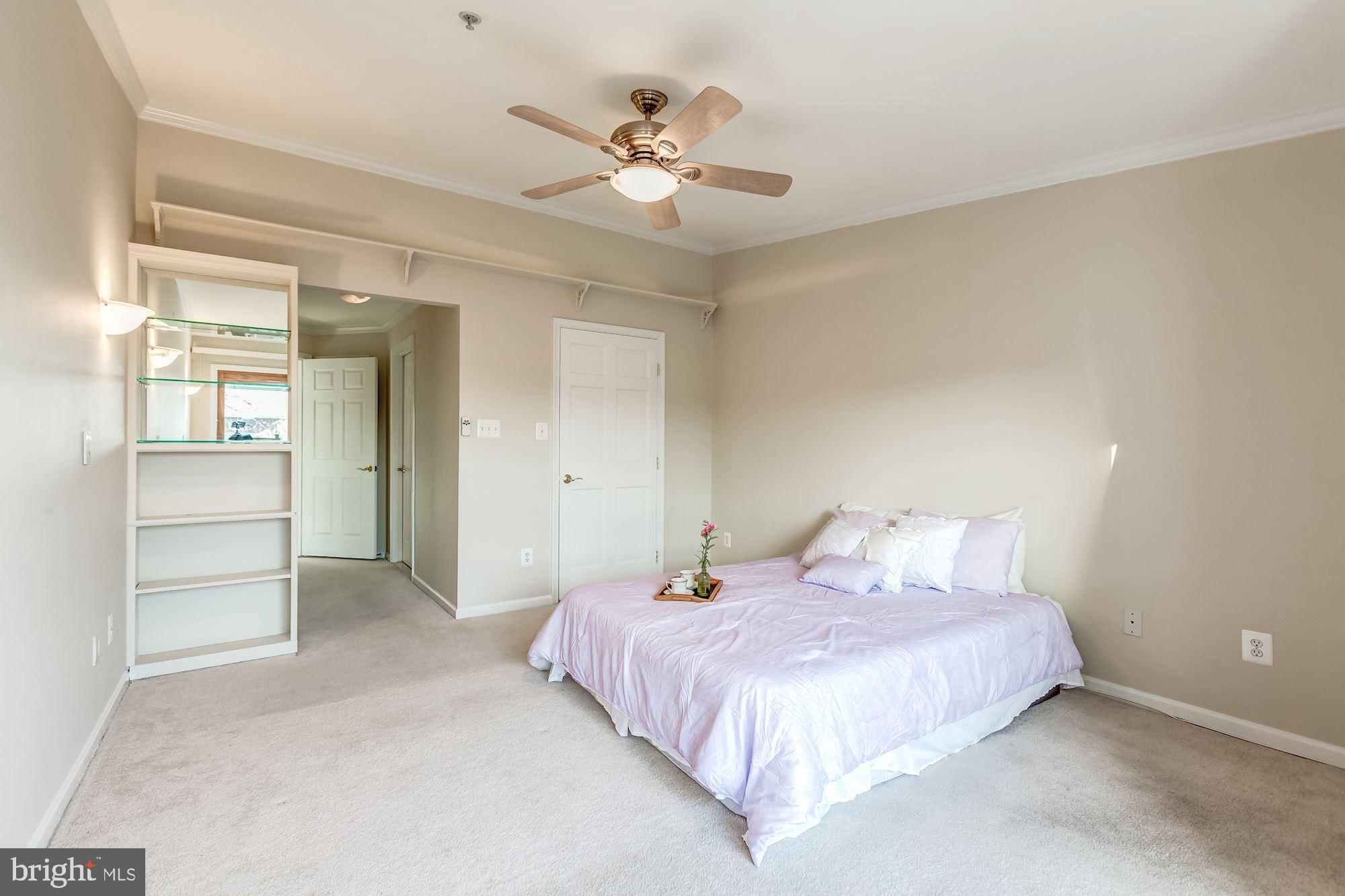 LAKESHORE CONDO - Residential