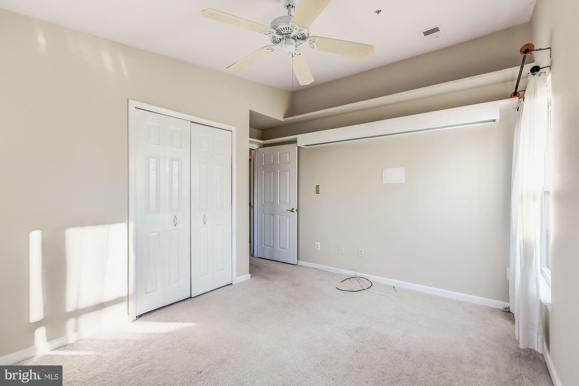 LAKESHORE CONDO - Residential