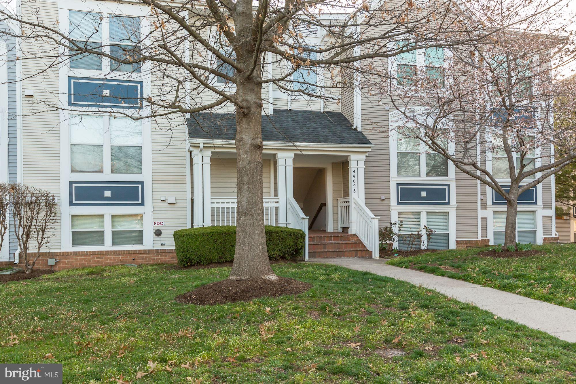 LAKESHORE CONDO - Residential