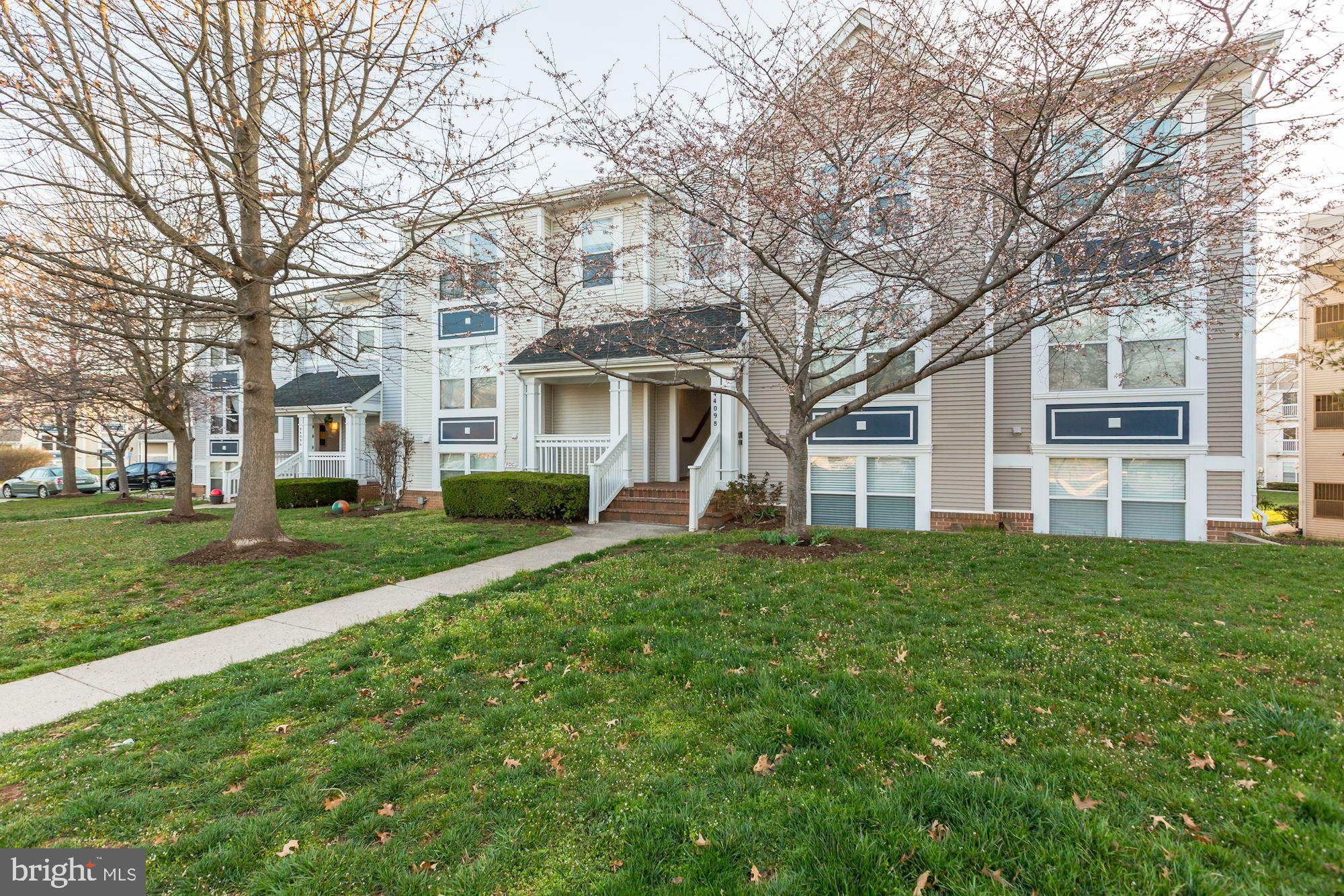 LAKESHORE CONDO - Residential