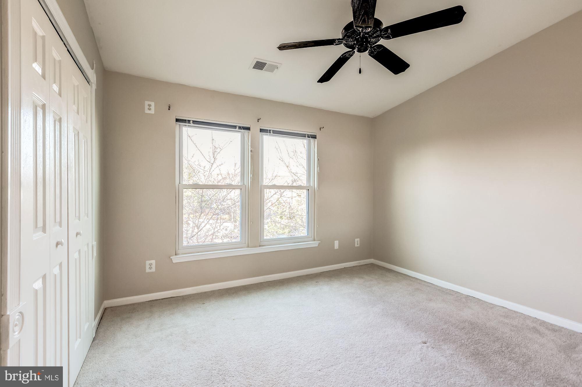 LAKESHORE CONDO - Residential