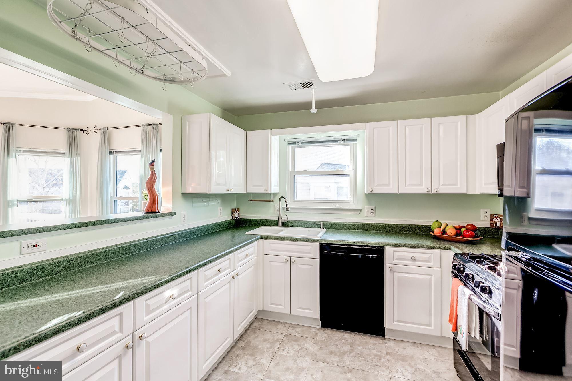 LAKESHORE CONDO - Residential