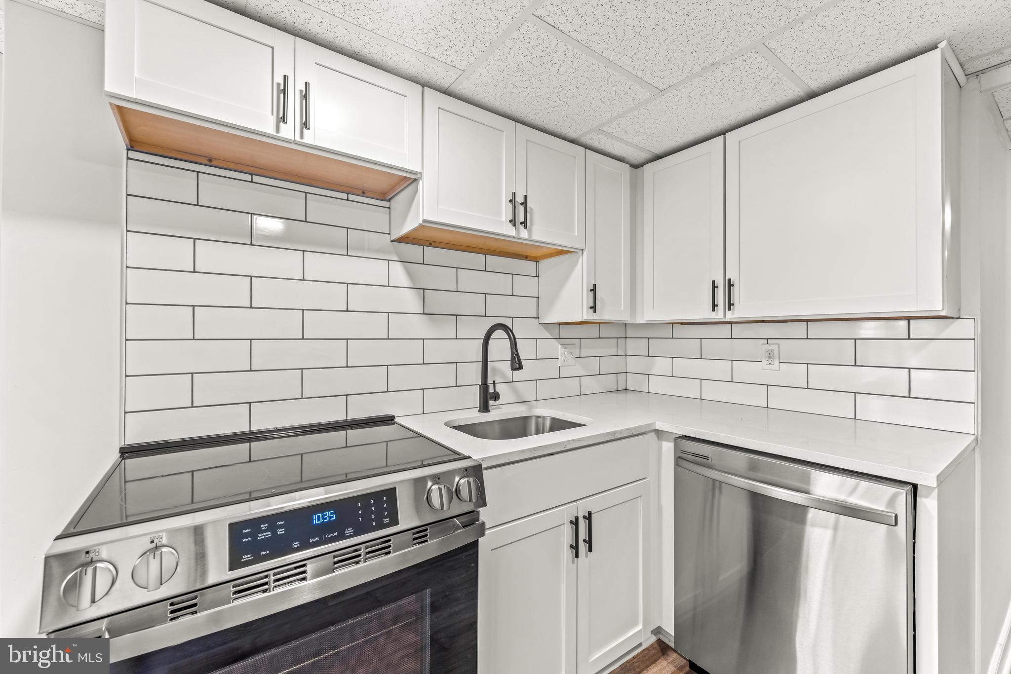 Ask about our FREE June and July 2025 incentive!!!!The monthly rent is $1,800, with a net effective rent of $1,500 per month after two months of free rent on a 12-month lease. In other words, with this incentive you will have paid the same amount in rent by the end of the year as you would have at a $1,500 a month rental!
Fully Renovated 2 bedroom 1 full bath for rent just a short walk from Johns Hopkins and Union Memorial! Perfect for a short commute! This is the bottom floor unit with its own private entrance. You walk into the open concept living room and kitchen. This kitchen features quartz countertops with new stainless steal appliance. As you make your way down the hall way you'll notice your very own in unit washer and dryer for convenience. Next door over is the beautifully renovated full bathroom featuring a marble walk in shower with inlay shelving. The 2 bedrooms provide plenty of space your bedroom furniture with beautiful wide plank LVP flooring and recess lighting. Don't miss out on this opportunity to live in luxury and convenience! Schedule a showing today!! Pets are accepted on case by case basis for additional $30 a month. Parking pads are each additional $100 a month.
