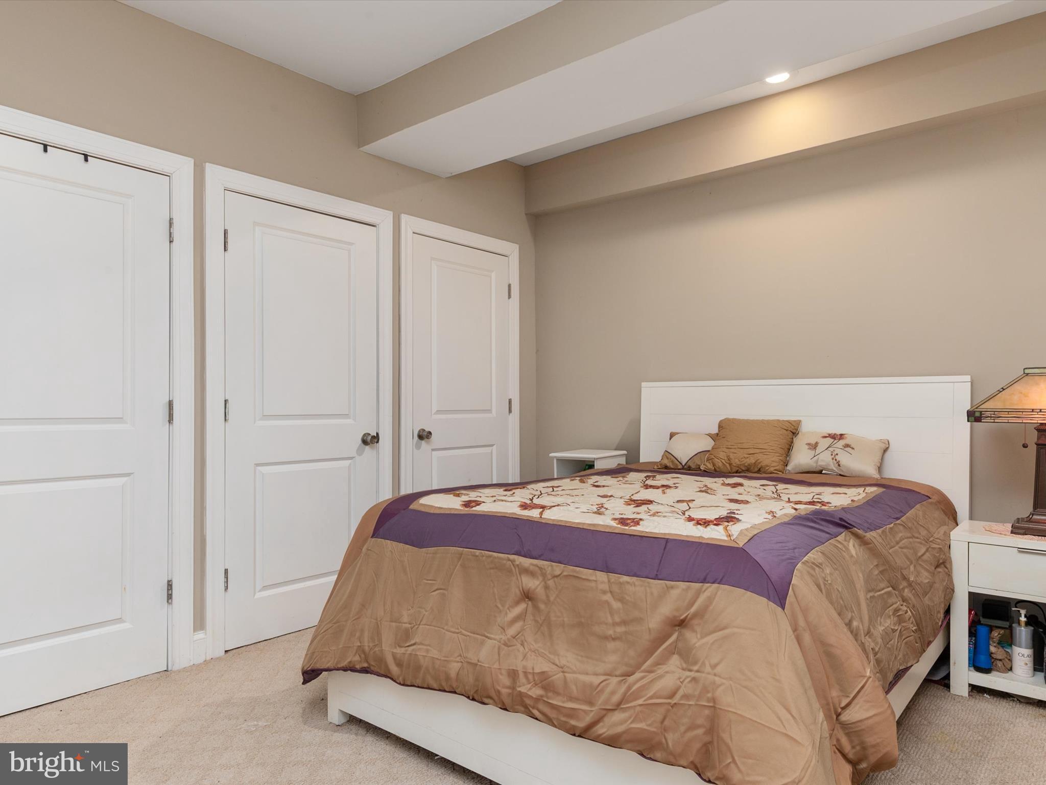 OAK CREEK - Residential