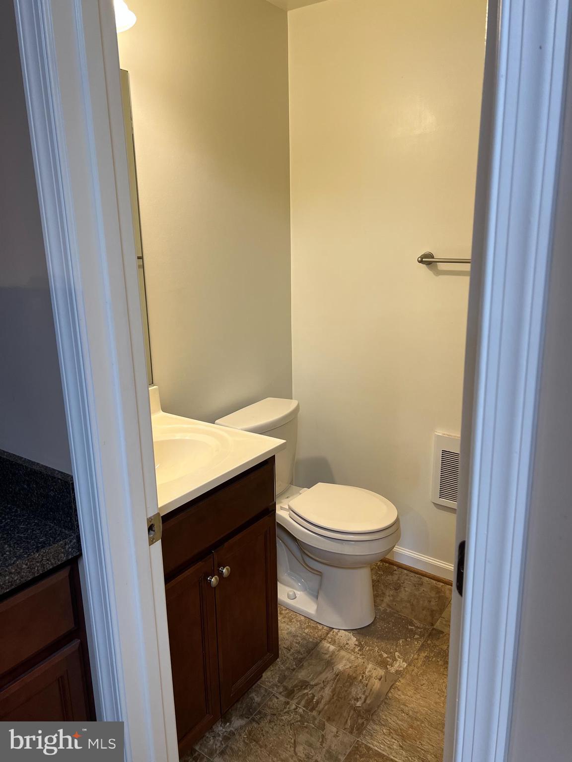 DAVIS STRASBURG - Residential Lease