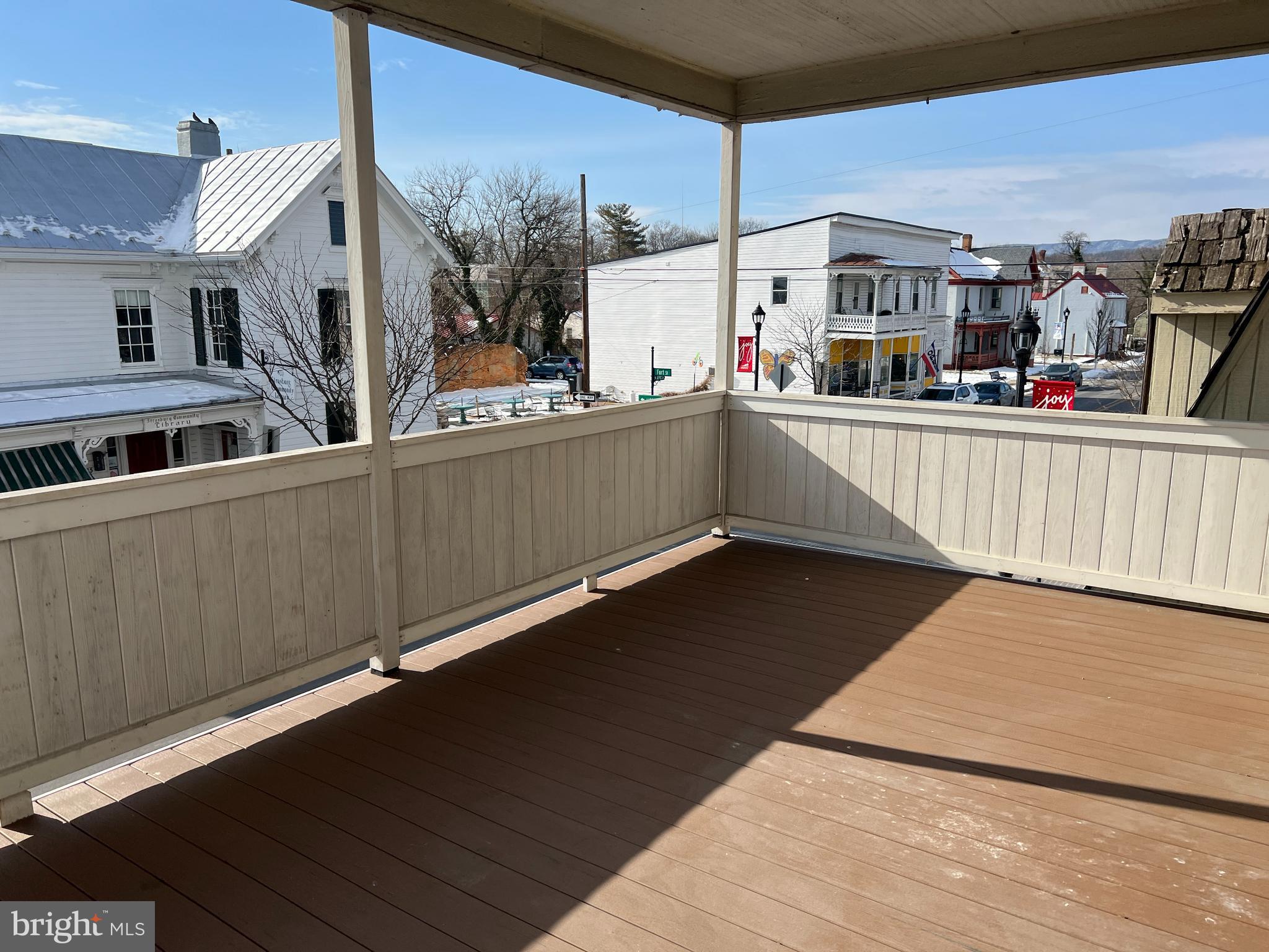 DAVIS STRASBURG - Residential Lease