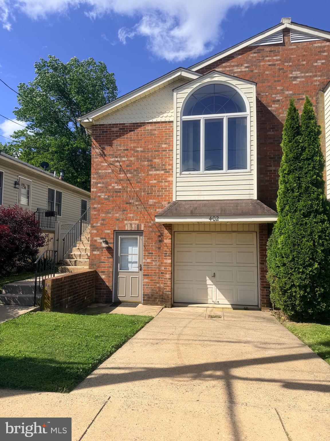 402 SOLLY AVENUE